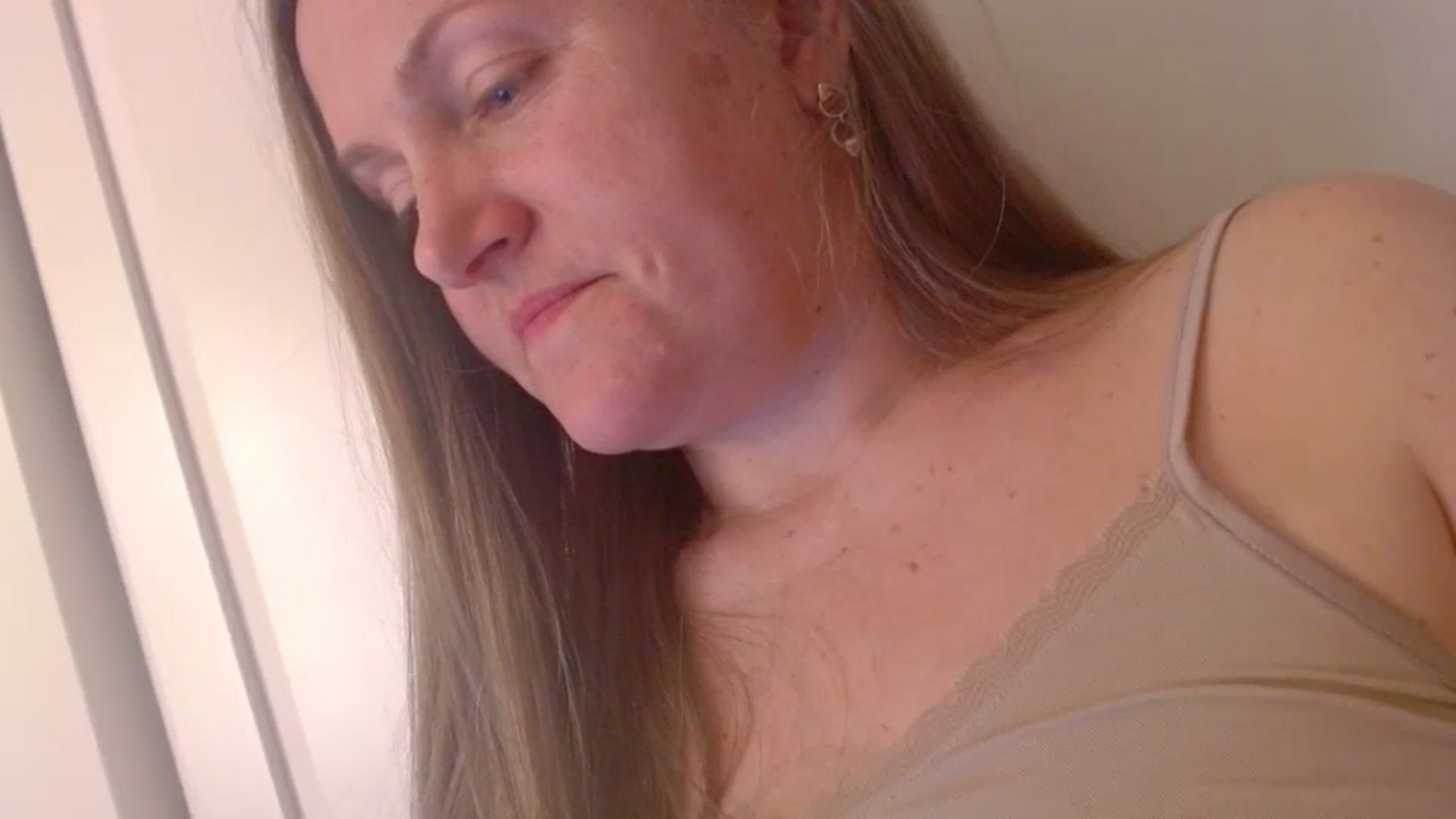 Gallery image thumbnail from JustLily's myfreecams stream on, 04/04/2025, 22:48 image 11 of 20