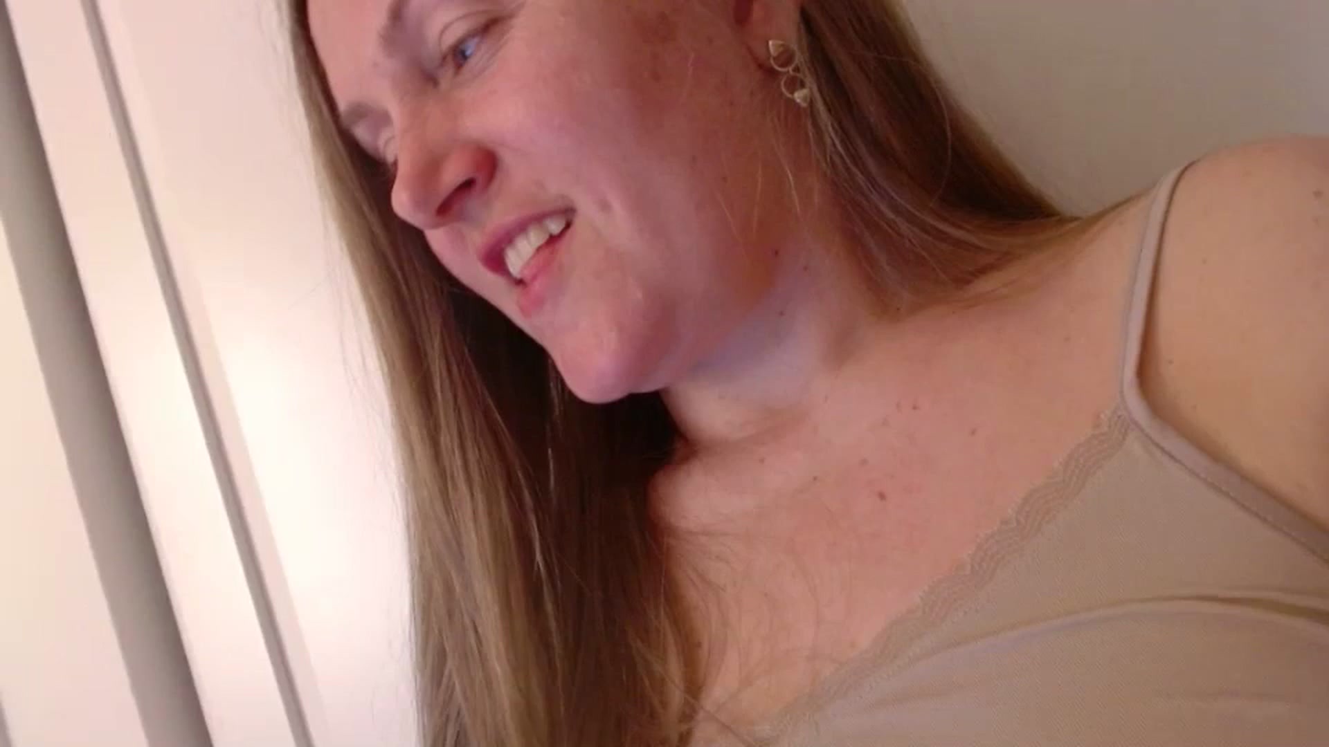 Gallery image thumbnail from JustLily's myfreecams stream on, 04/04/2025, 22:48 image 10 of 20