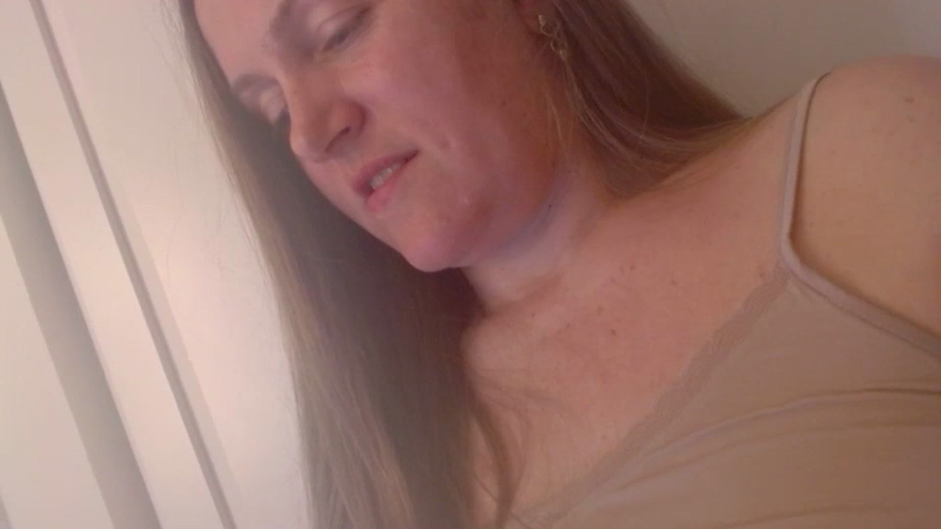 Gallery image thumbnail from JustLily's myfreecams stream on, 04/04/2025, 22:48 image 17 of 20