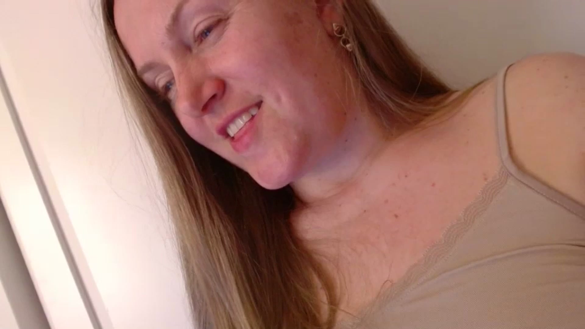 Gallery image thumbnail from JustLily's myfreecams stream on, 04/04/2025, 22:48 image 12 of 20