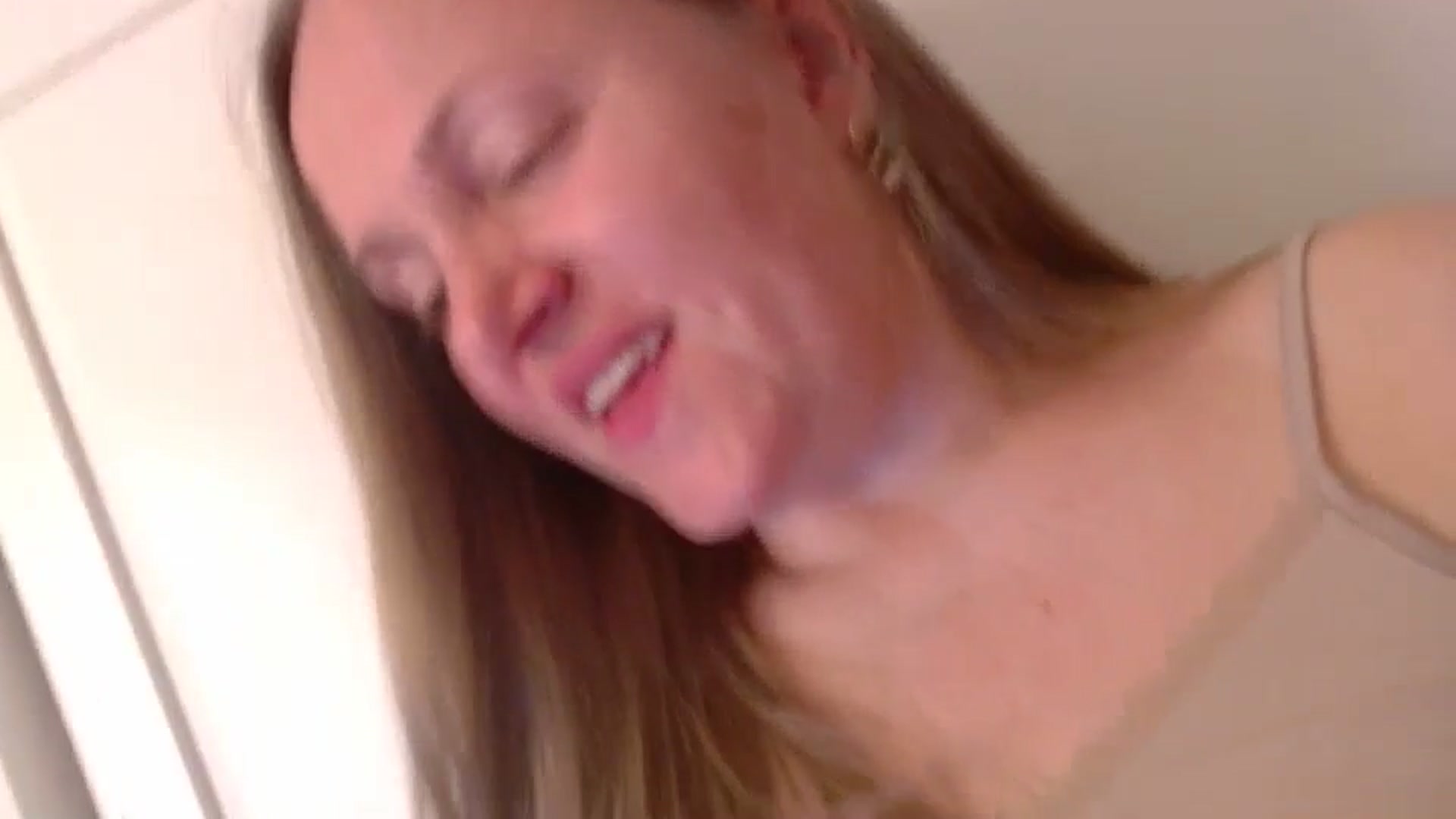 Gallery image thumbnail from JustLily's myfreecams stream on, 04/04/2025, 22:48 image 3 of 20