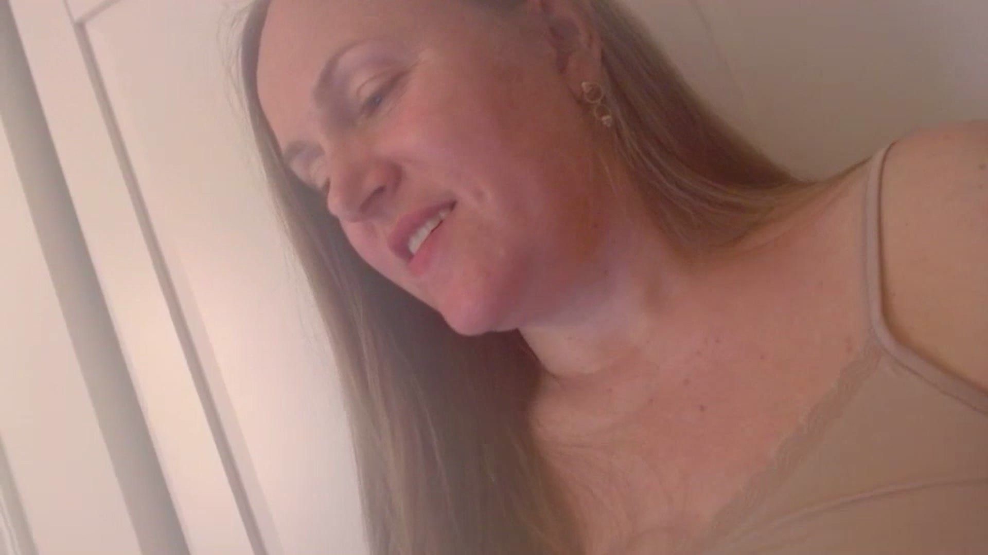 Gallery image thumbnail from JustLily's myfreecams stream on, 04/04/2025, 22:48 image 8 of 20