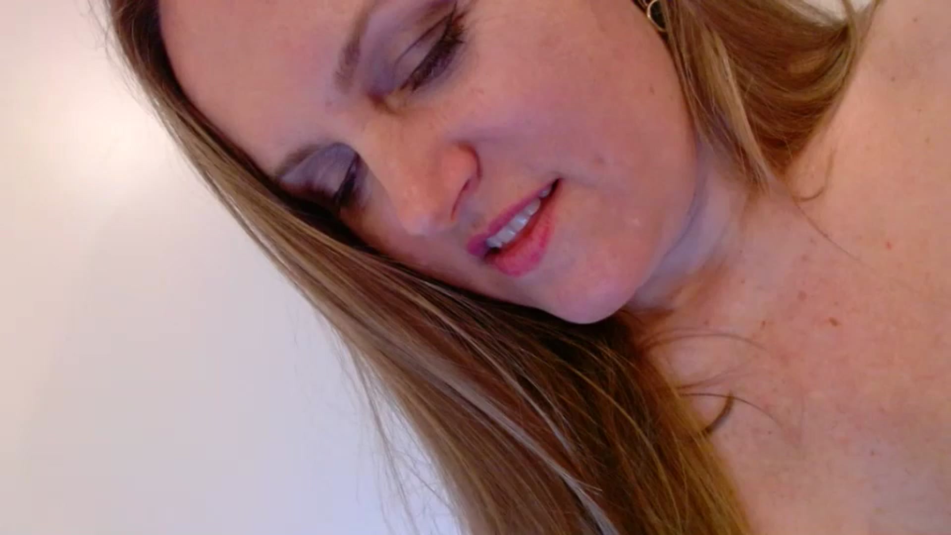 Gallery image thumbnail from JustLily's myfreecams stream on, 04/05/2025, 22:18 image 18 of 20