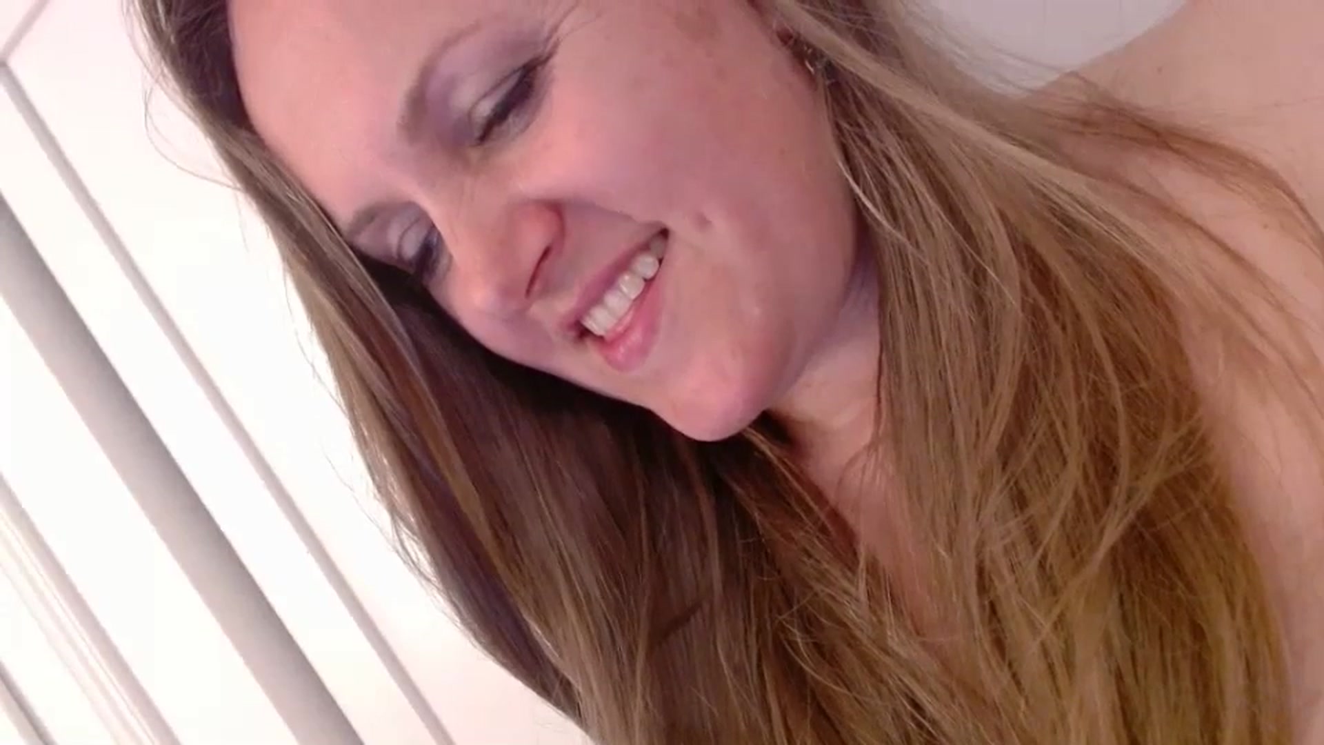 Gallery image thumbnail from JustLily's myfreecams stream on, 04/07/2025, 17:35 image 15 of 20