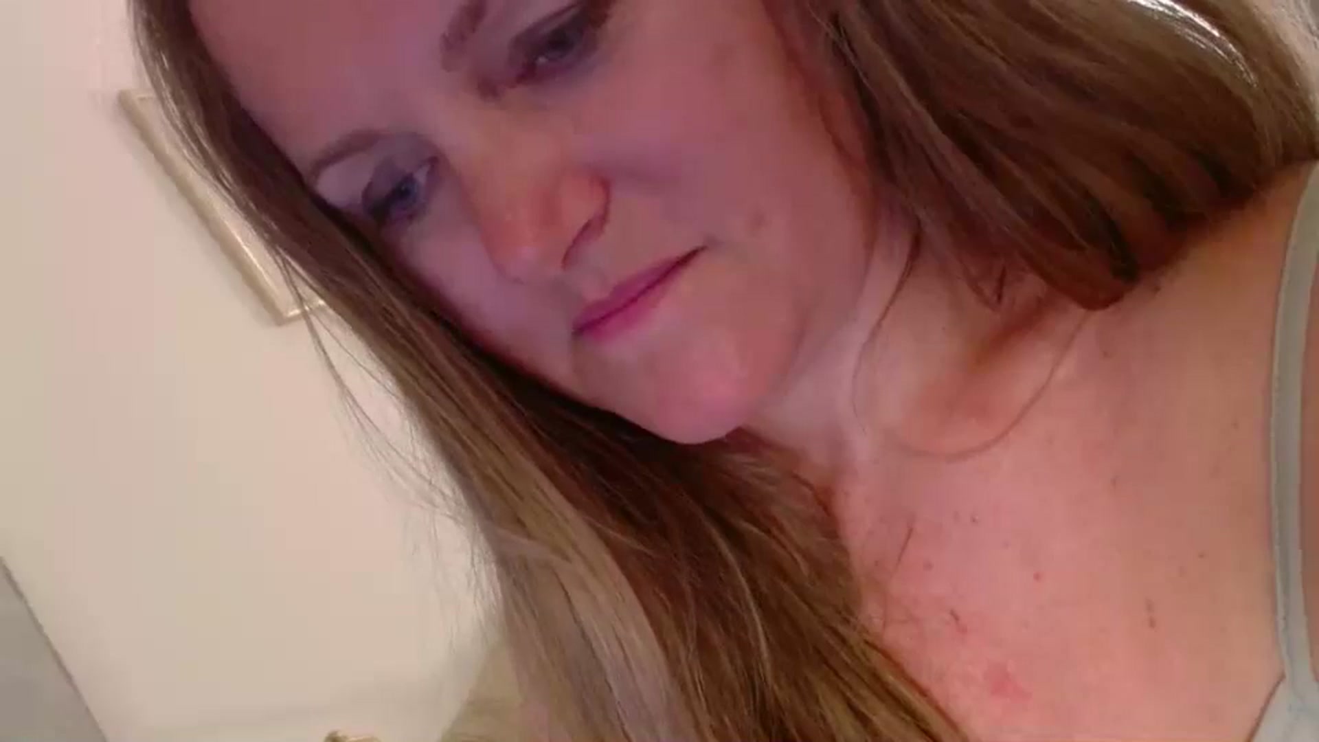 Gallery image thumbnail from JustLily's myfreecams stream on, 05/06/2025, 23:24 image 12 of 20
