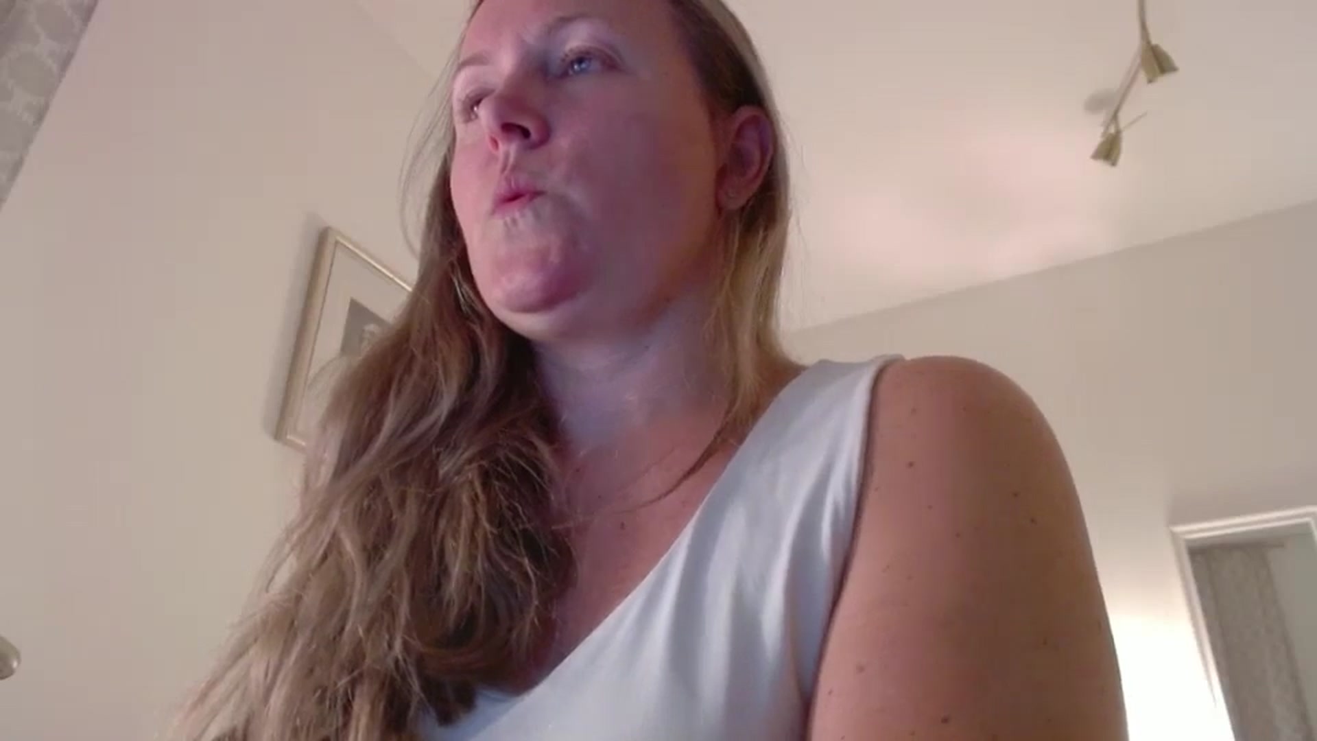 Gallery image thumbnail from JustLily's myfreecams stream on, 05/09/2025, 24:07 image 2 of 20
