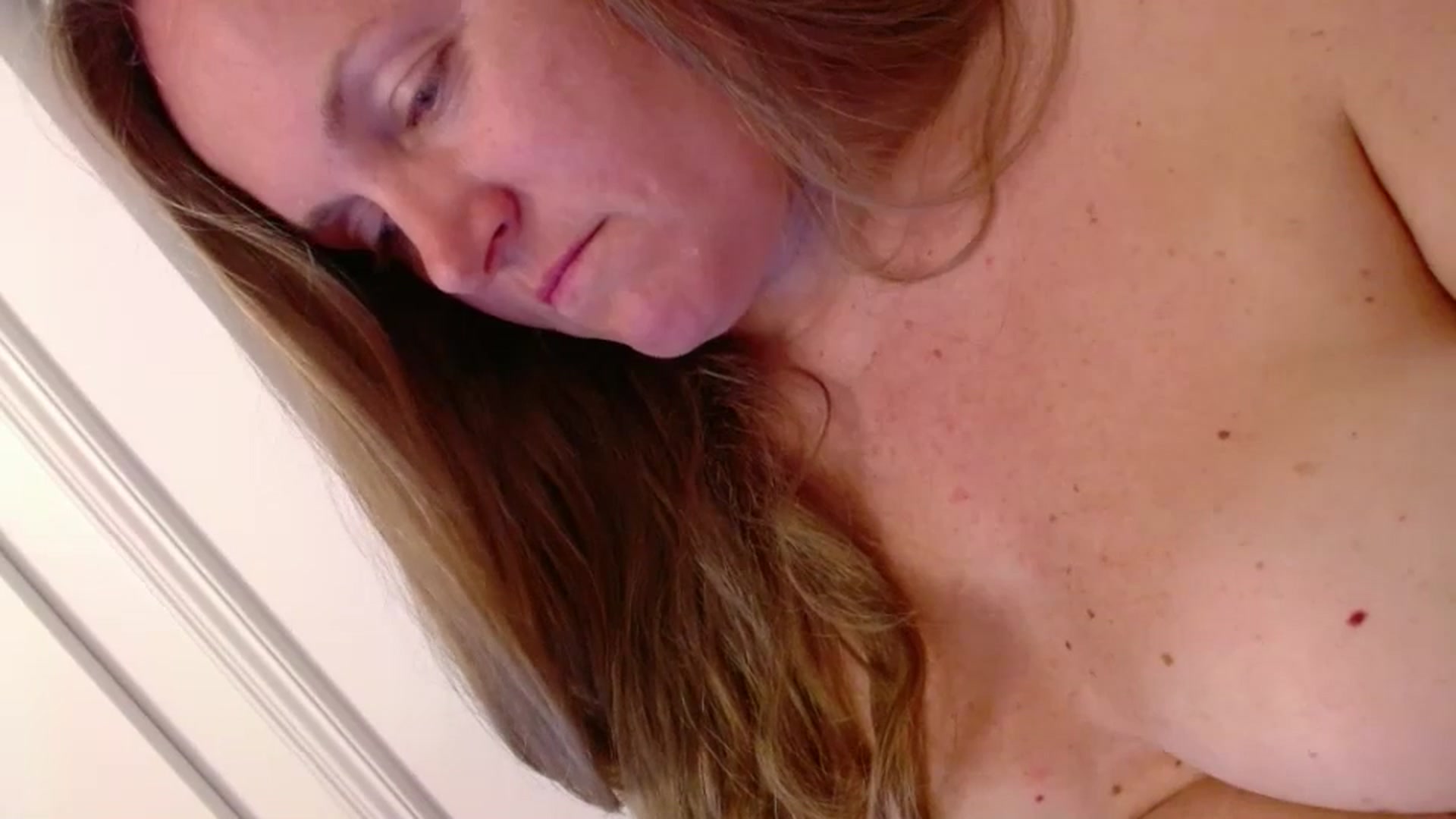 Gallery image thumbnail from JustLily's myfreecams stream on, 05/16/2025, 24:25 image 16 of 20