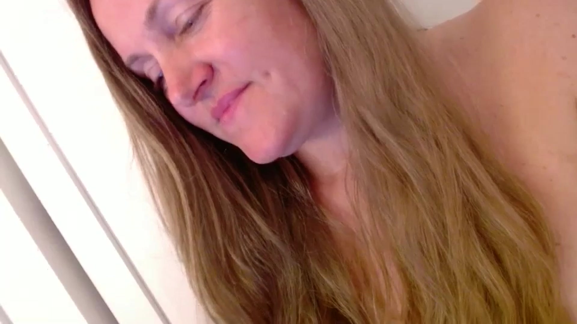 Gallery image thumbnail from JustLily's myfreecams stream on, 05/16/2025, 23:26 image 18 of 20