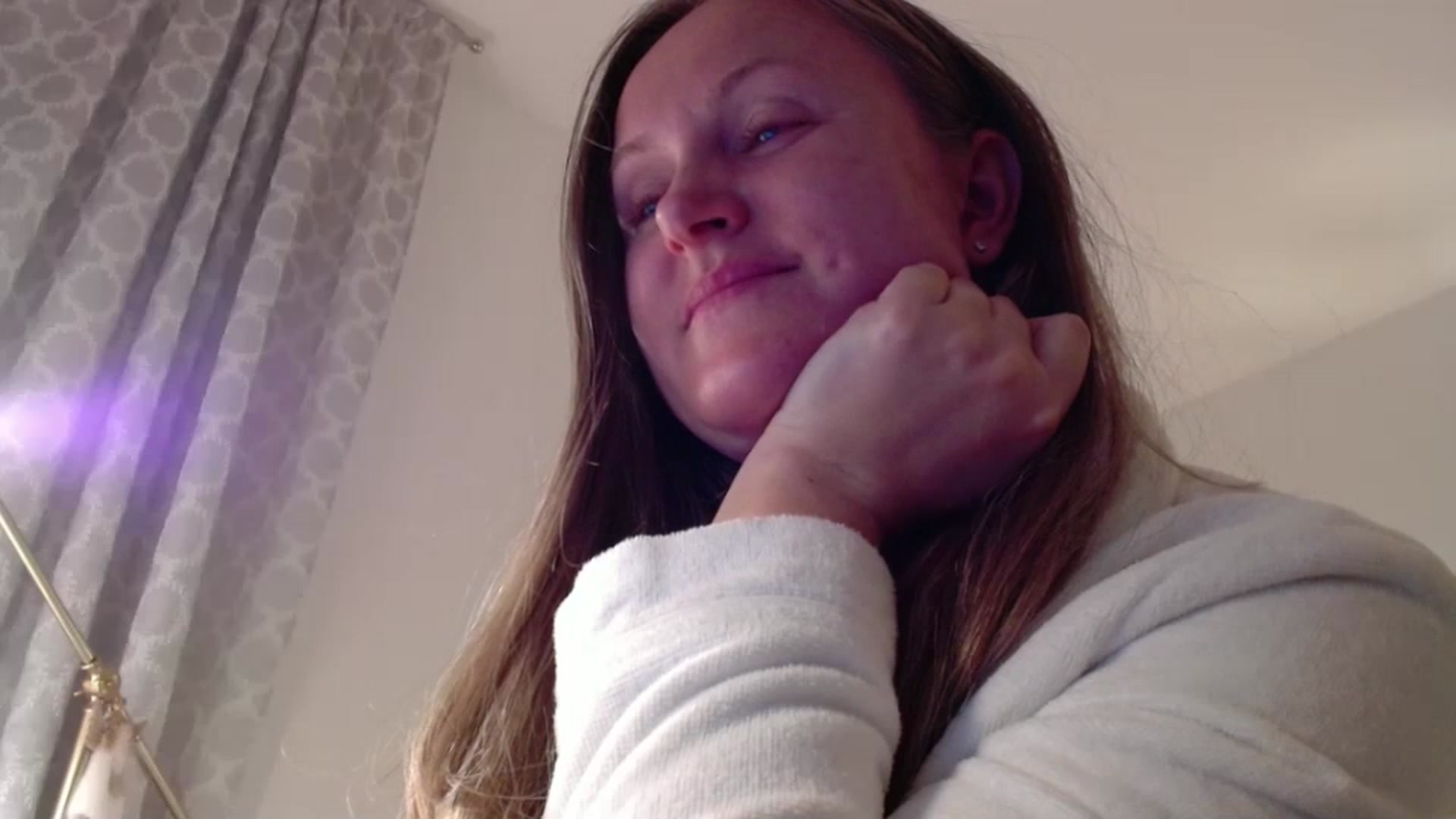 Gallery image thumbnail from JustLily's myfreecams stream on, 05/26/2025, 22:05 image 17 of 20