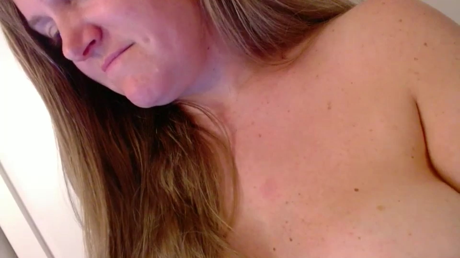 Gallery image thumbnail from JustLily's myfreecams stream on, 06/12/2025, 24:27 image 12 of 20