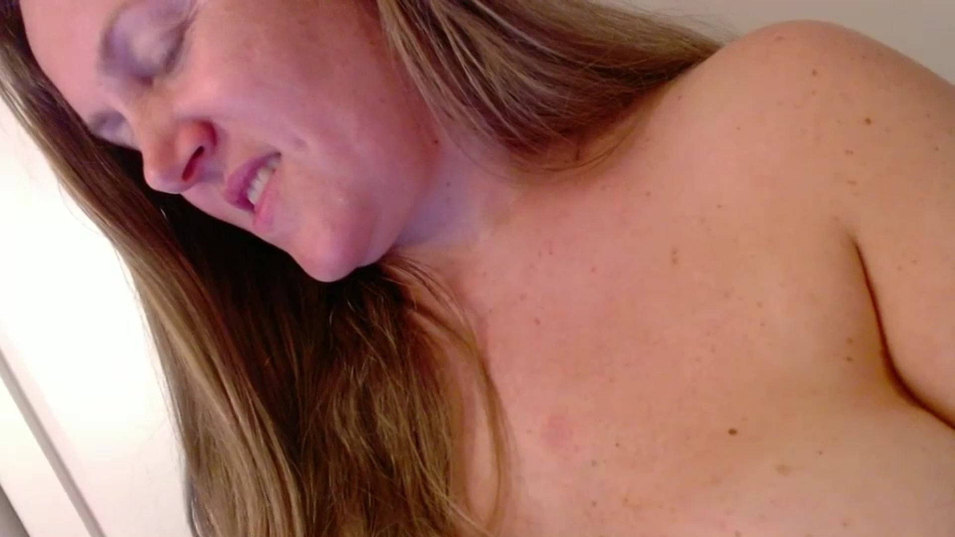 Gallery image thumbnail from JustLily's myfreecams stream on, 06/12/2025, 24:27 image 19 of 20