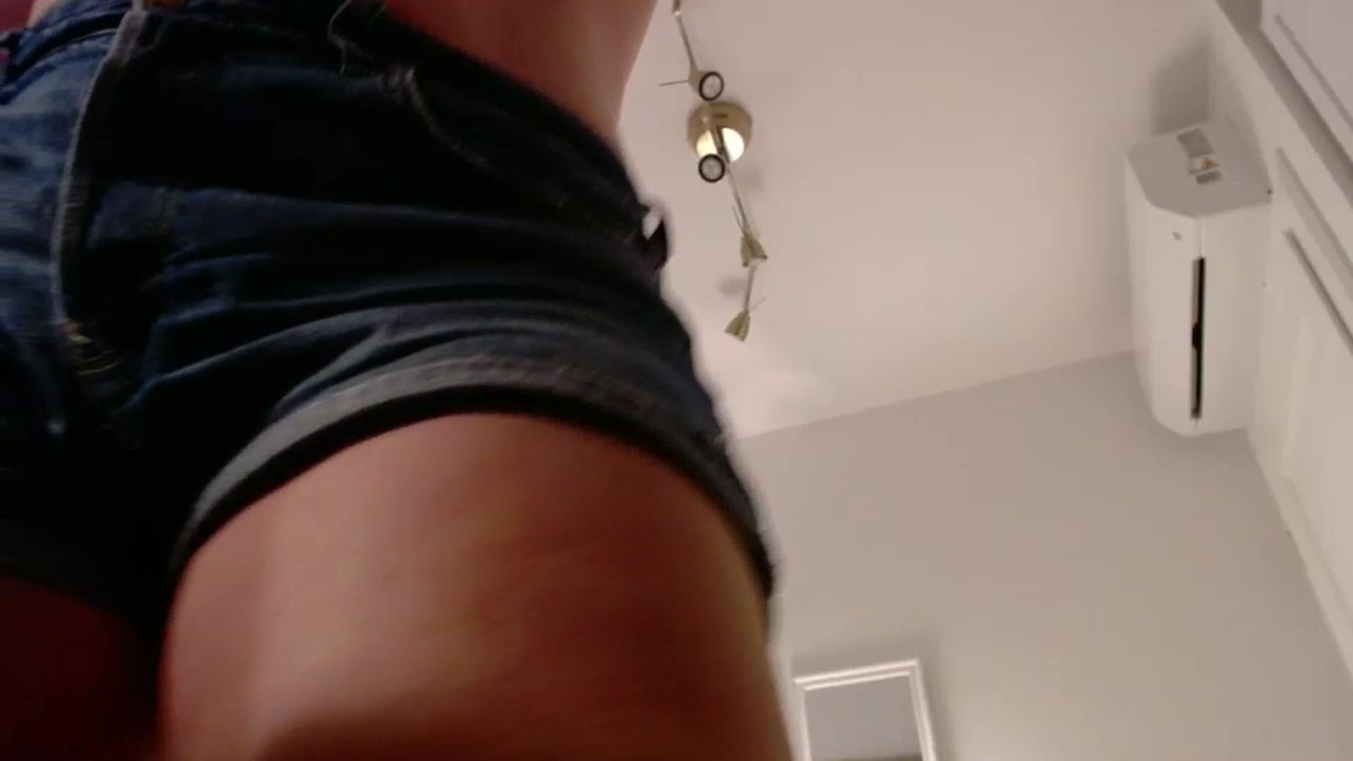 Gallery image thumbnail from JustLily's myfreecams stream on, 06/16/2025, 20:53 image 15 of 20