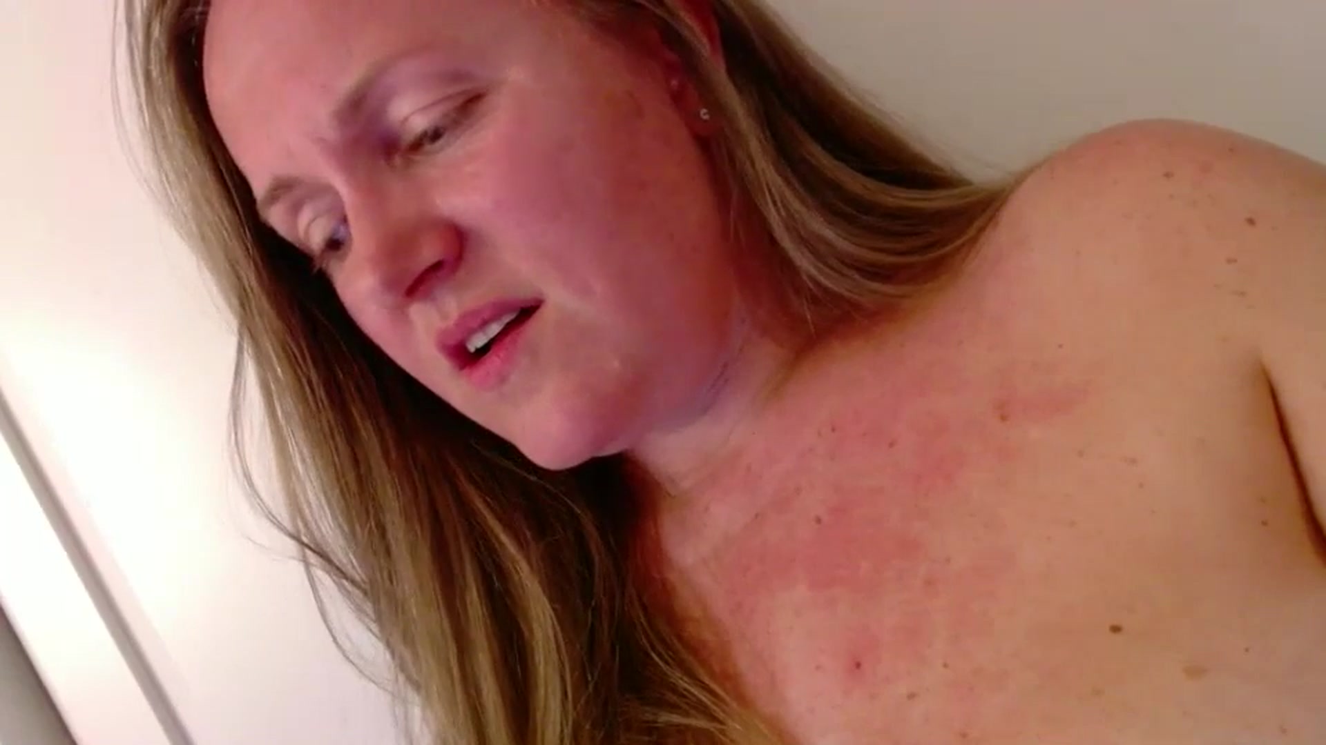 Gallery image thumbnail from JustLily's myfreecams stream on, 06/17/2025, 21:15 image 3 of 20
