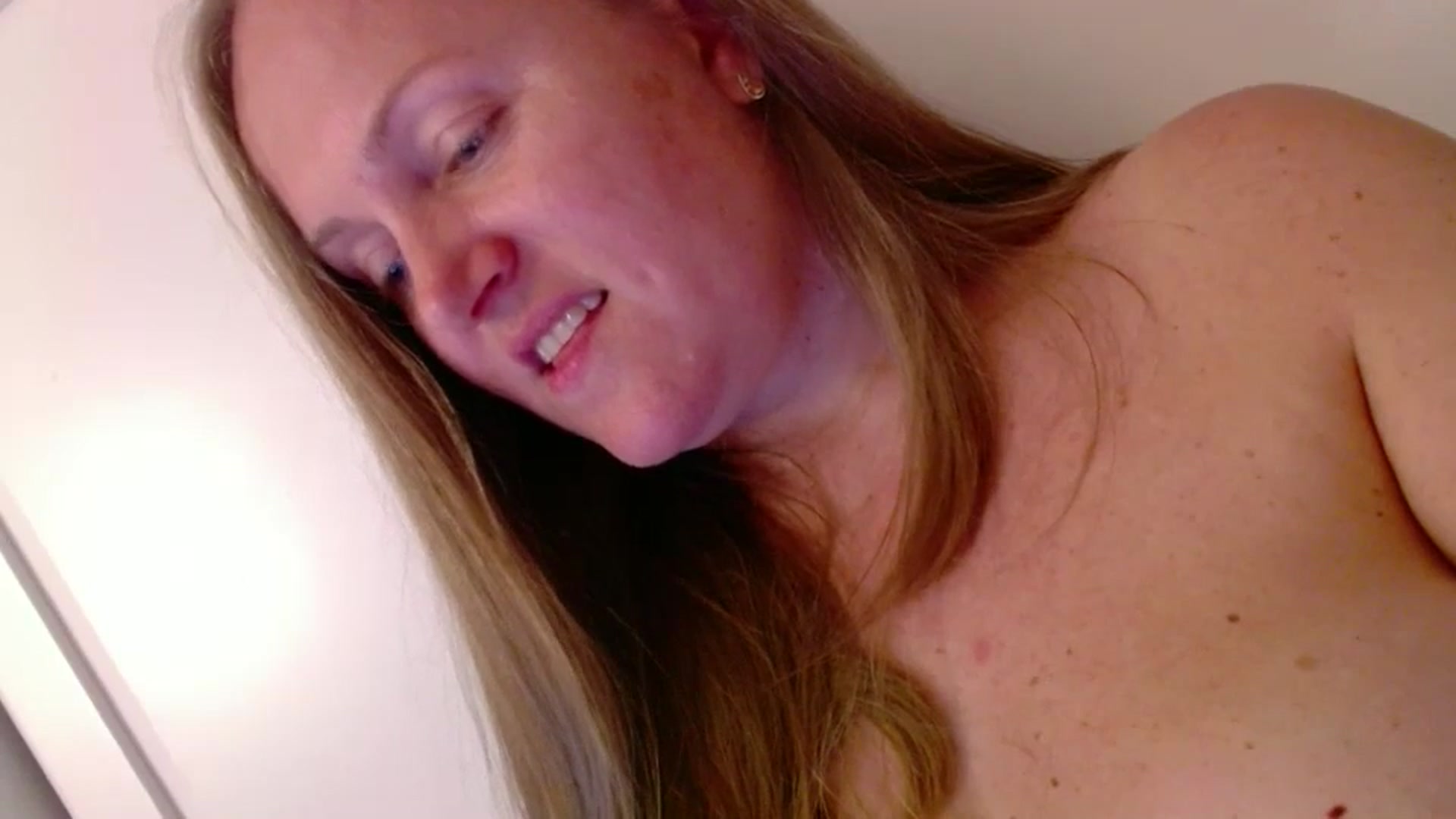 Gallery image thumbnail from JustLily's myfreecams stream on, 07/01/2025, 19:35 image 15 of 20