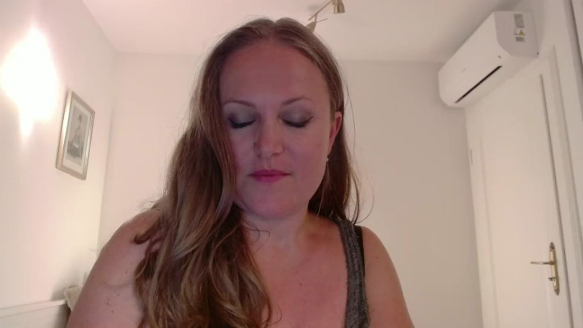 Gallery image thumbnail from JustLily's myfreecams stream on, 07/21/2025, 22:04 image 4 of 20