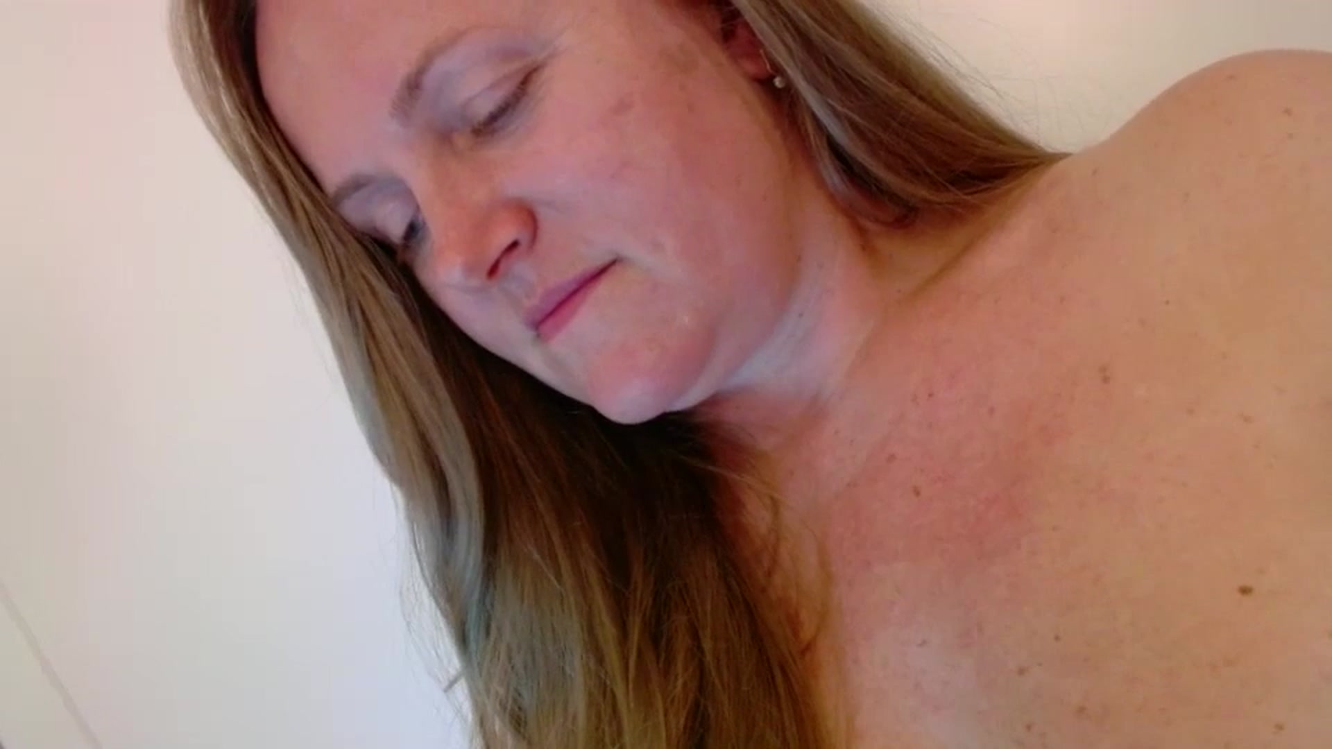 Gallery image thumbnail from JustLily's myfreecams stream on, 08/05/2025, 22:58 image 2 of 20