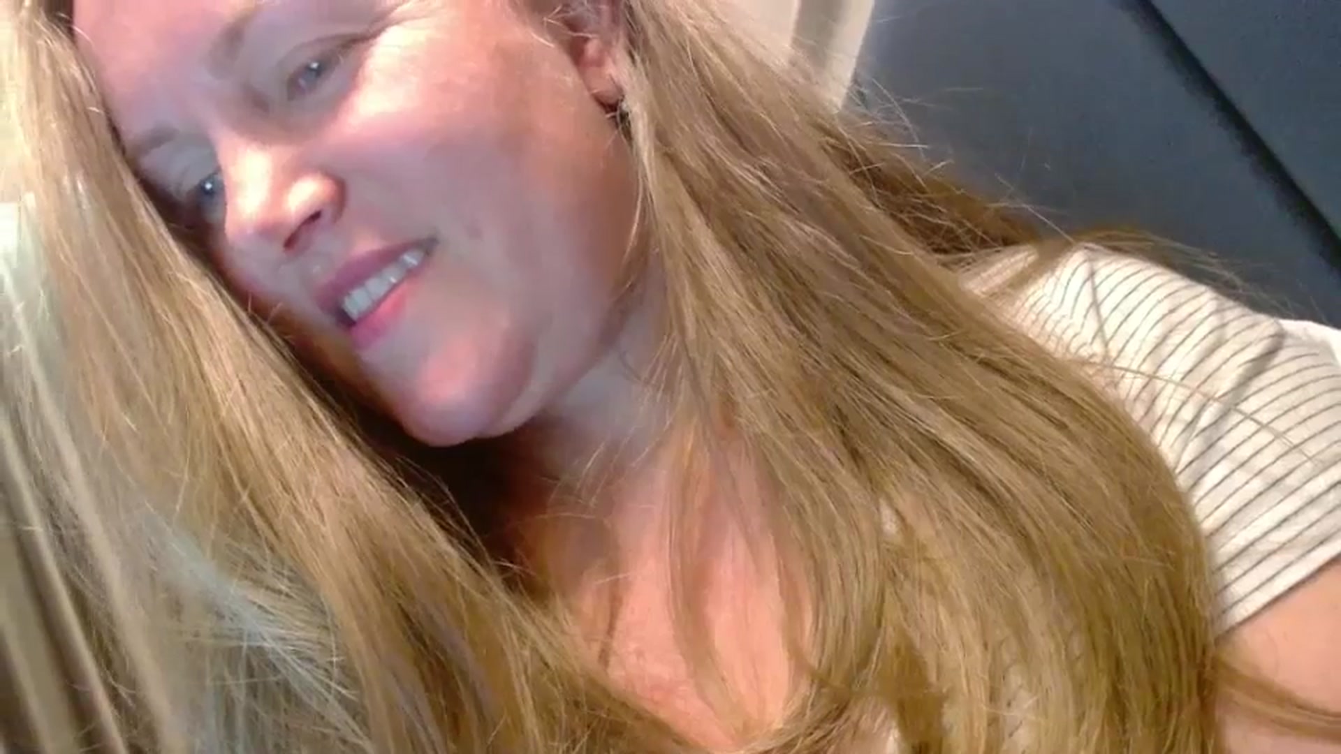 Gallery image thumbnail from JustLily's myfreecams stream on, 08/06/2025, 22:23 image 15 of 20