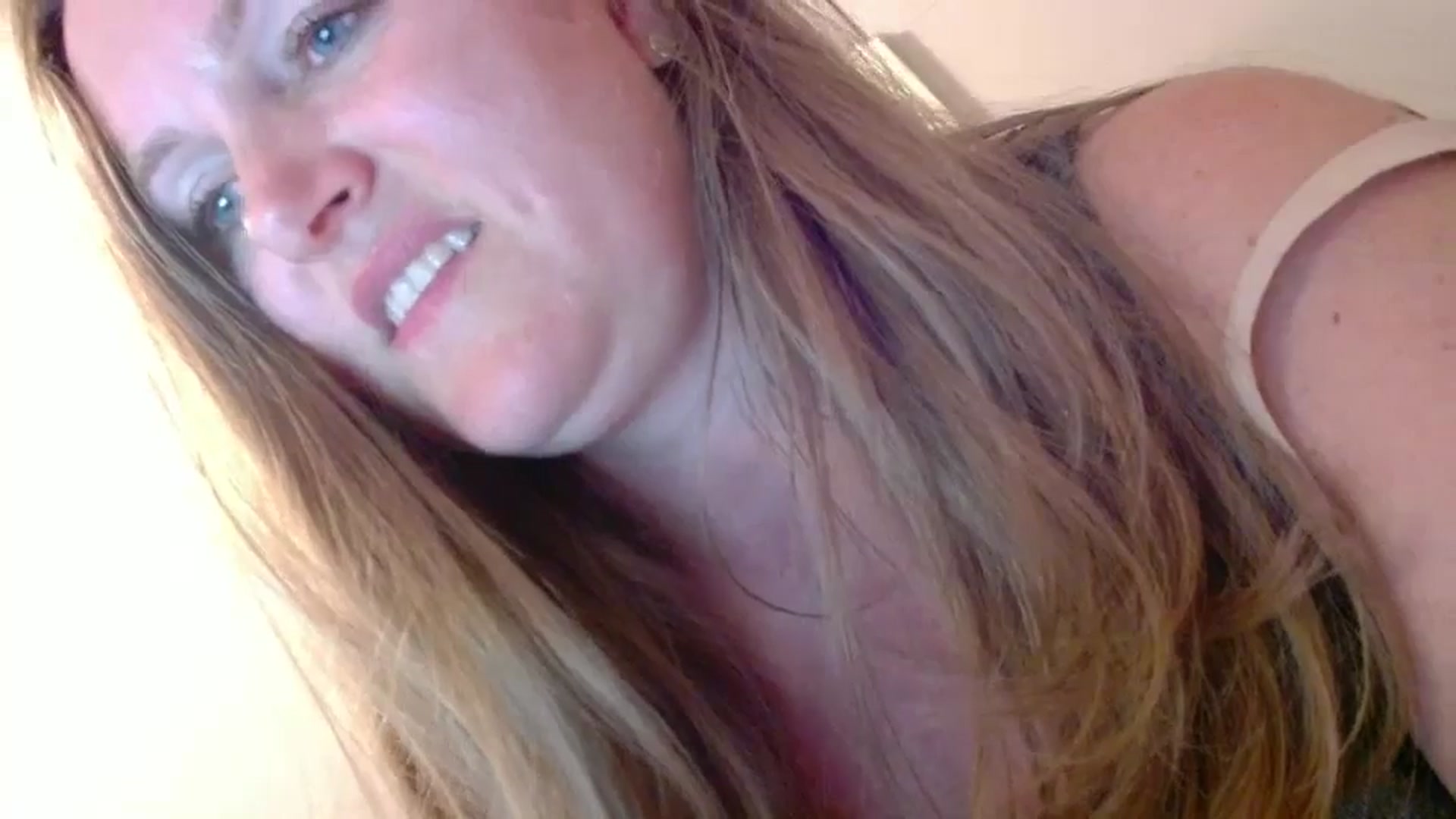 Gallery image thumbnail from JustLily's myfreecams stream on, 08/08/2025, 21:55 image 11 of 20