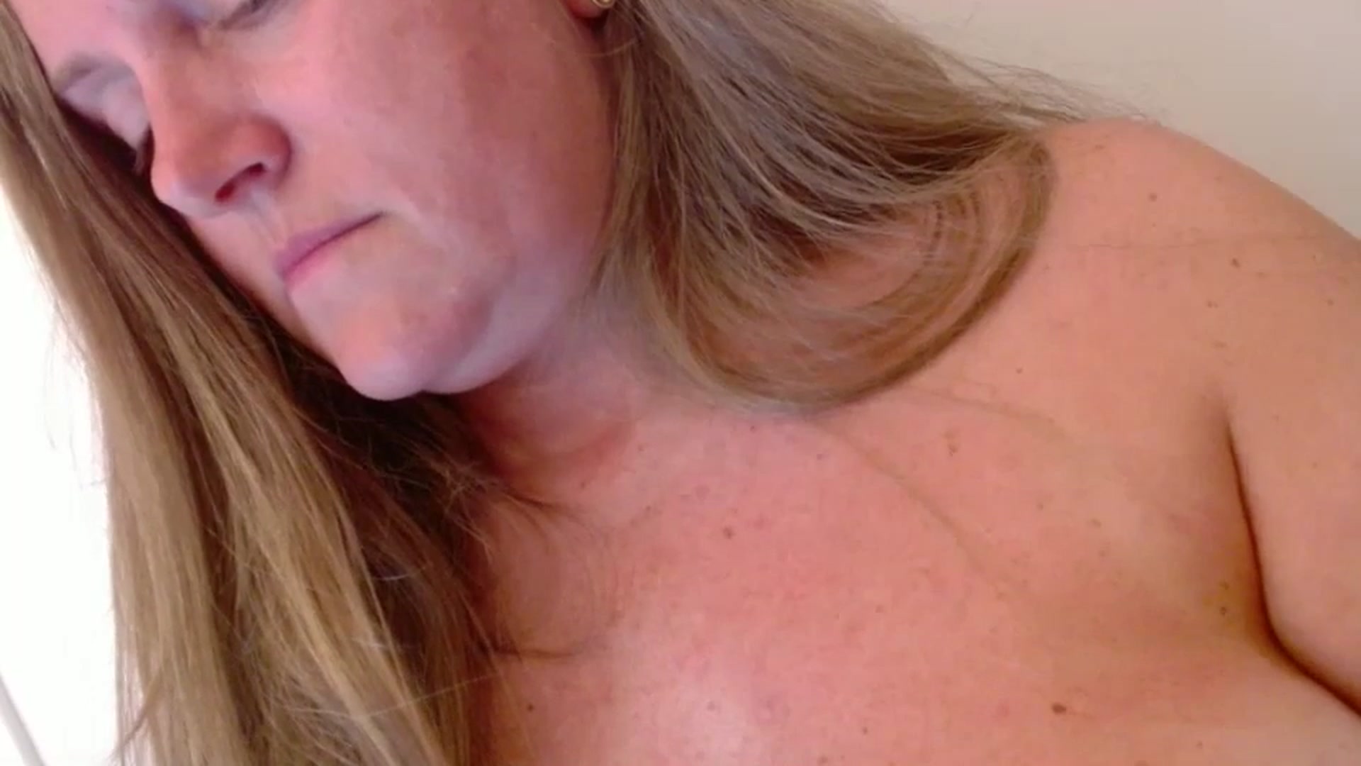 Gallery image thumbnail from JustLily's myfreecams stream on, 08/18/2025, 23:56 image 14 of 20