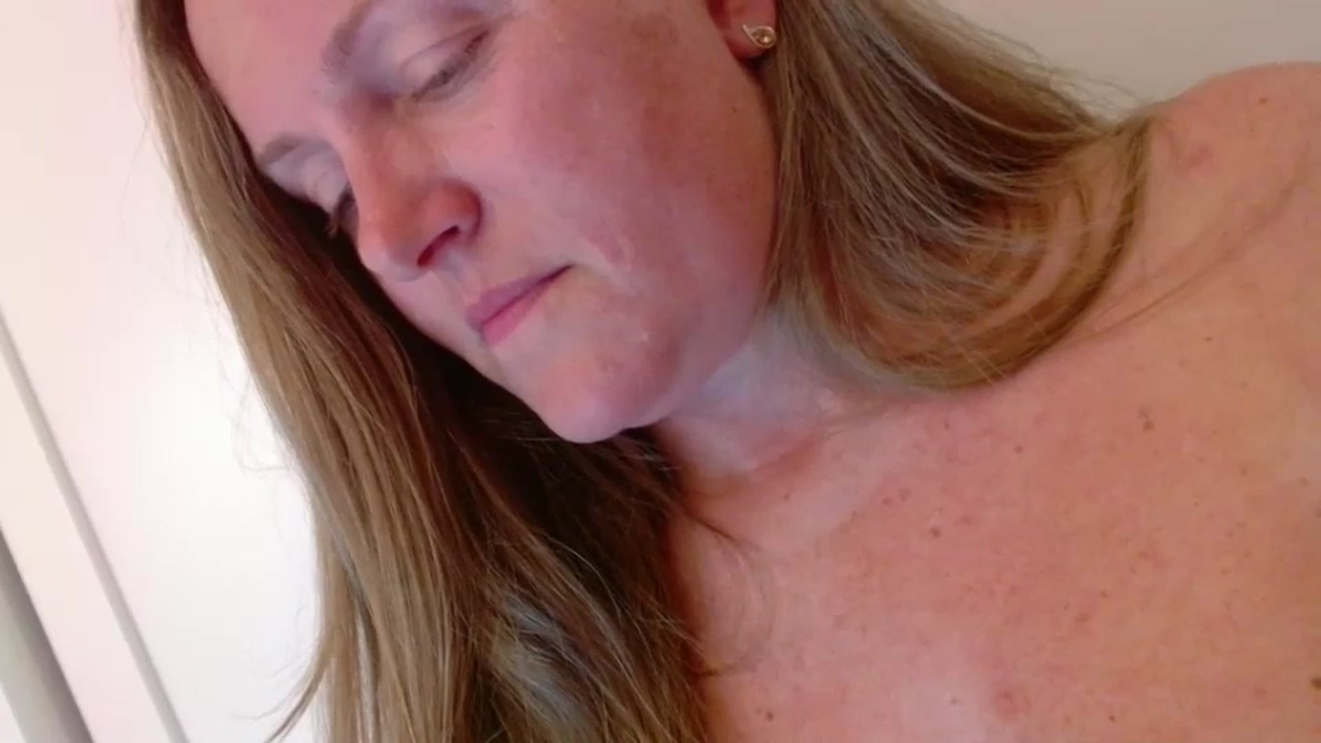 Gallery image thumbnail from JustLily's myfreecams stream on, 08/18/2025, 23:56 image 2 of 20