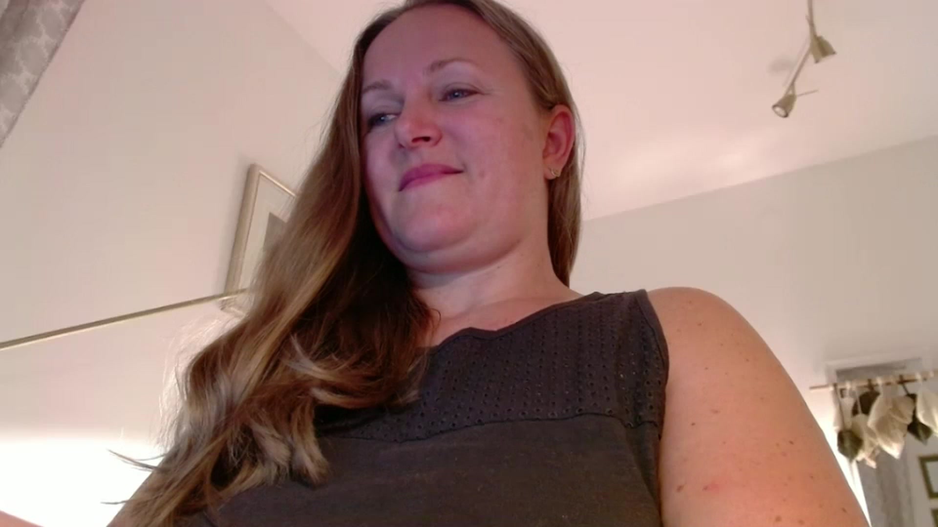 Gallery image thumbnail from JustLily's myfreecams stream on, 09/16/2025, 23:02 image 9 of 20