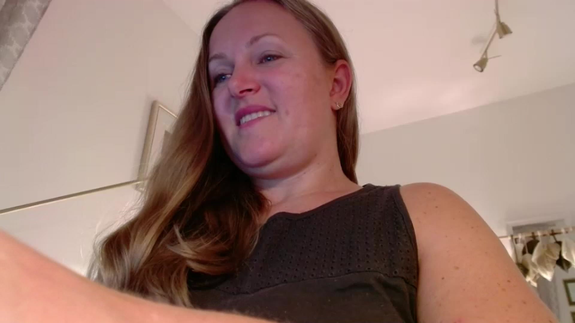Gallery image thumbnail from JustLily's myfreecams stream on, 09/16/2025, 23:02 image 12 of 20