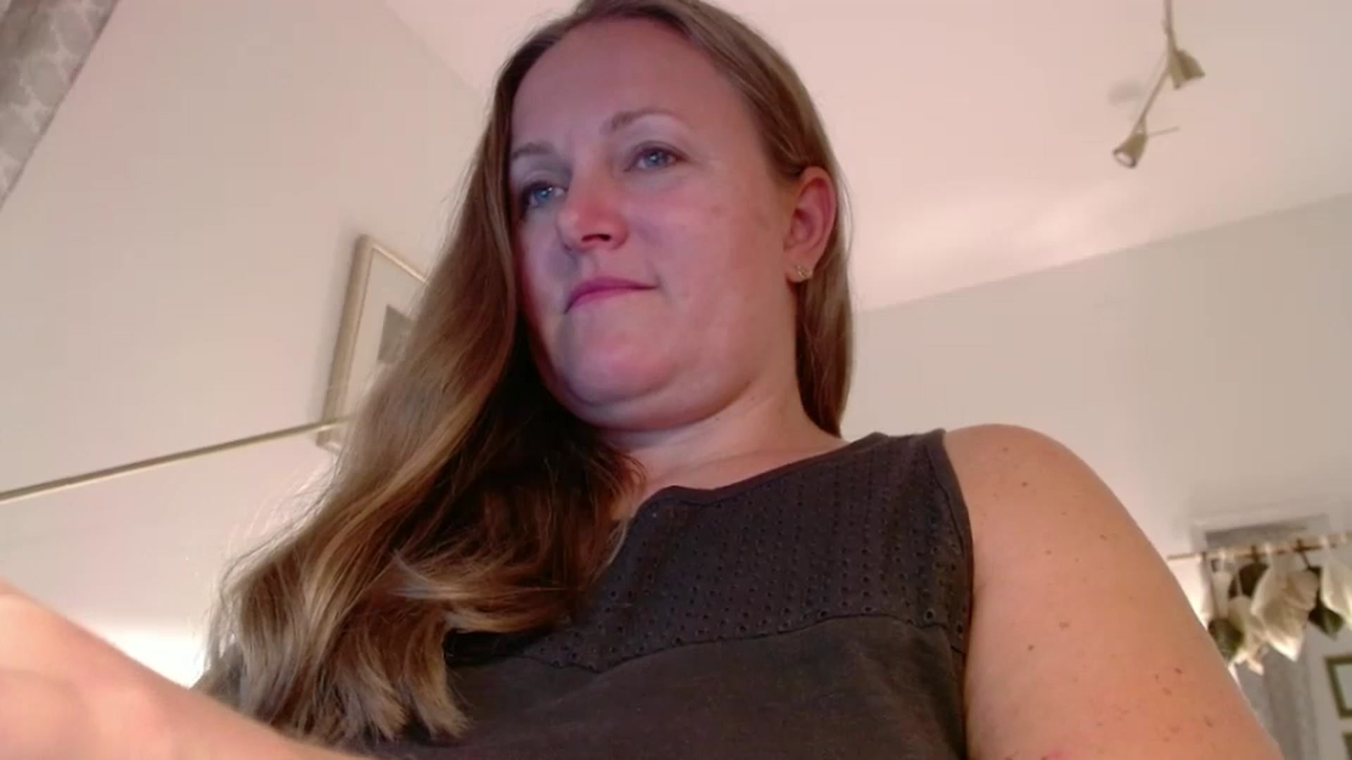 Gallery image thumbnail from JustLily's myfreecams stream on, 09/16/2025, 23:02 image 17 of 20