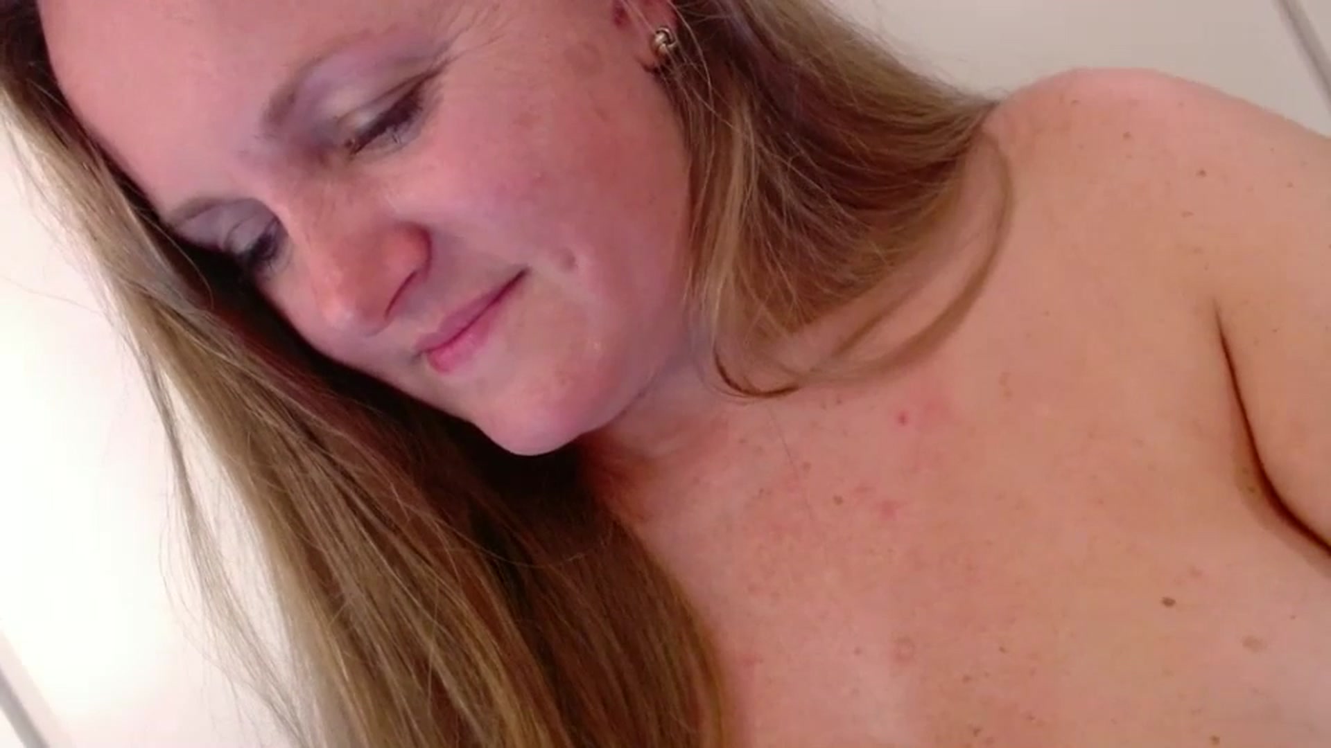 Gallery image thumbnail from JustLily's myfreecams stream on, 09/20/2025, 22:27 image 14 of 20