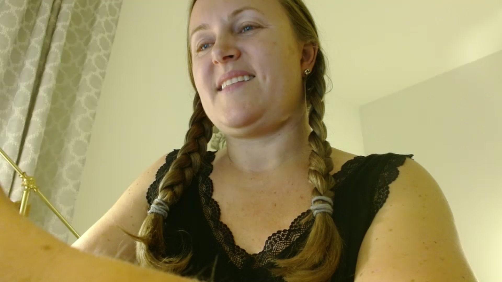Gallery image thumbnail from JustLily's myfreecams stream on, 10/10/2025, 21:49 image 3 of 20
