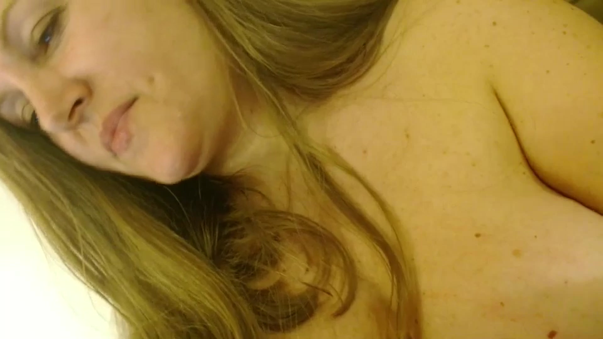 Gallery image thumbnail from JustLily's myfreecams stream on, 11/14/2025, 24:03 image 18 of 20