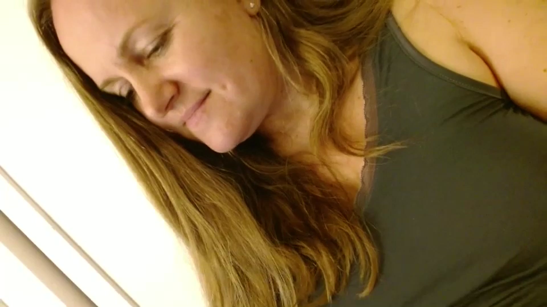 Gallery image thumbnail from JustLily's myfreecams stream on, 12/16/2025, 02:22 image 17 of 20