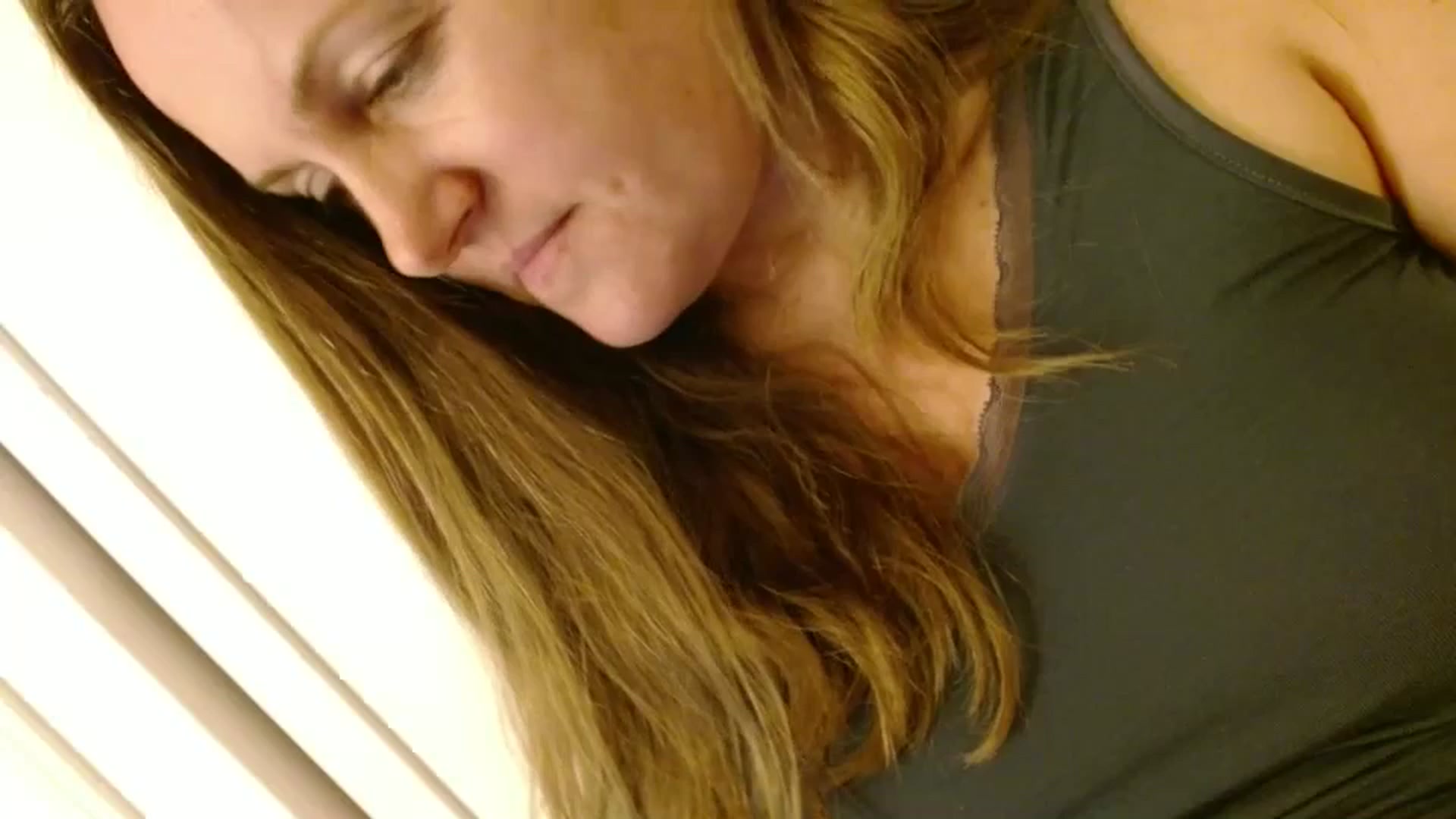 Gallery image thumbnail from JustLily's myfreecams stream on, 12/16/2025, 02:22 image 16 of 20