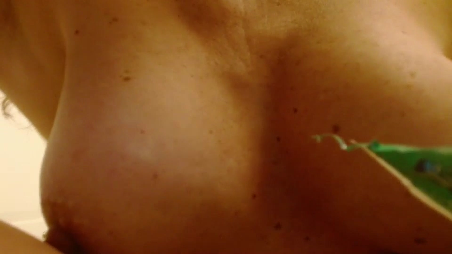 Gallery image thumbnail from JustLily's myfreecams stream on, 01/10/2026, 24:32 image 15 of 20
