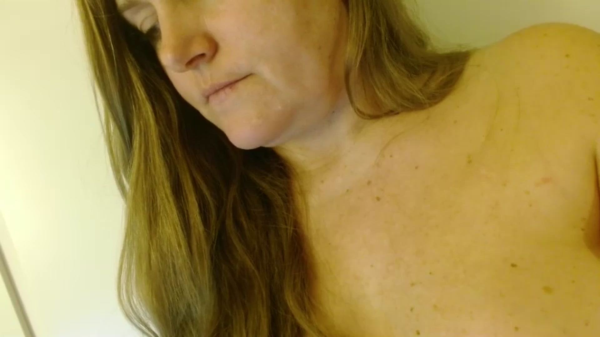 Gallery image thumbnail from JustLily's myfreecams stream on, 02/03/2026, 24:00 image 18 of 20