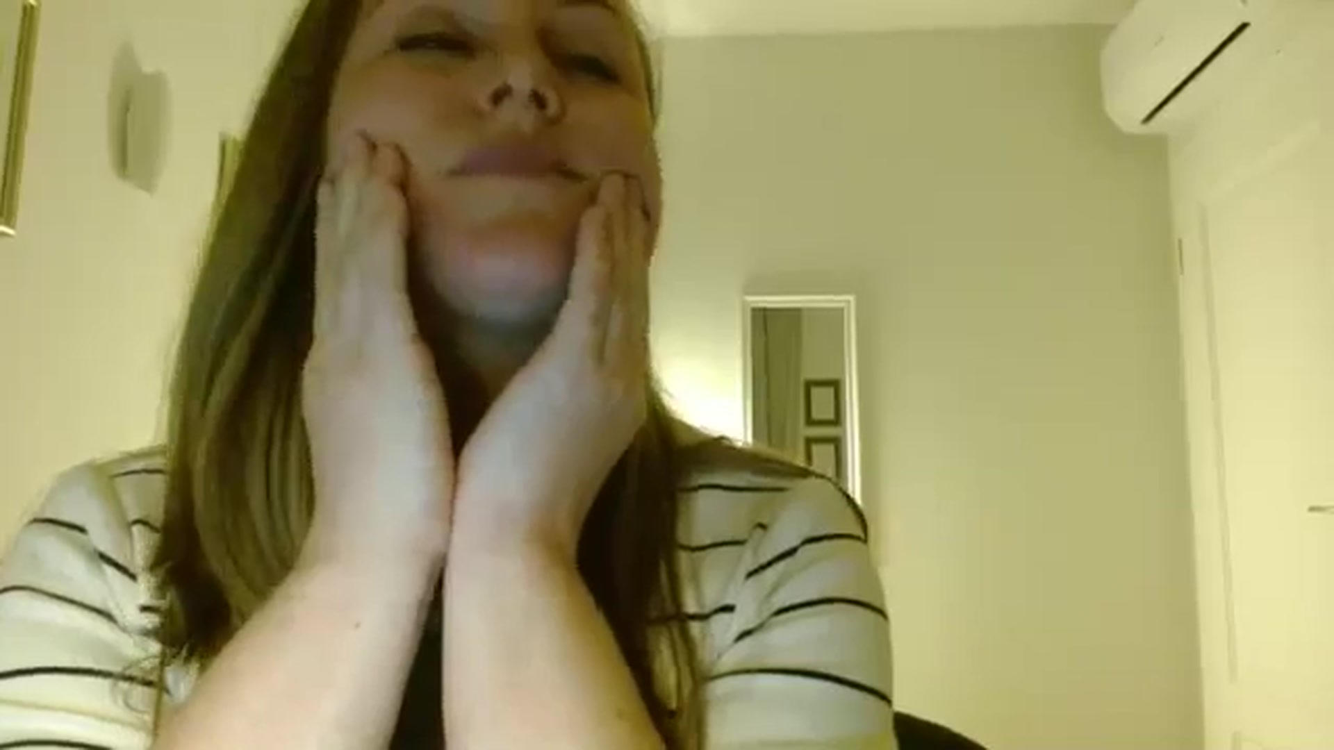 Gallery image thumbnail from JustLily's myfreecams stream on, 04/08/2026, 20:34 image 19 of 20