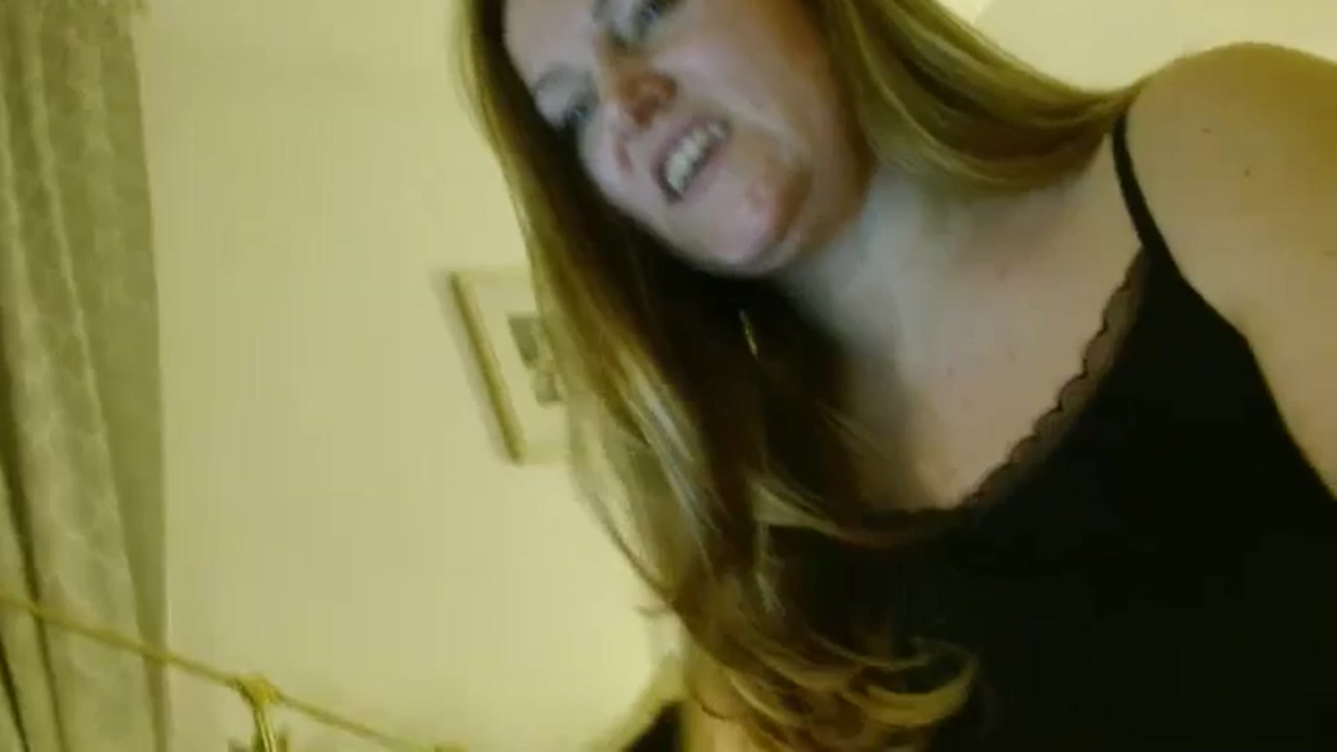 Gallery image thumbnail from JustLily's myfreecams stream on, 04/16/2026, 23:49 image 10 of 20