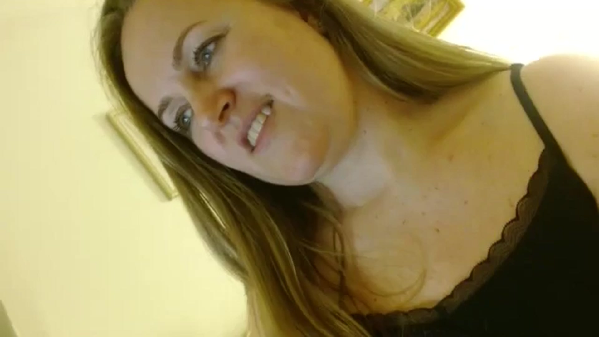 Gallery image thumbnail from JustLily's myfreecams stream on, 04/16/2026, 23:49 image 11 of 20