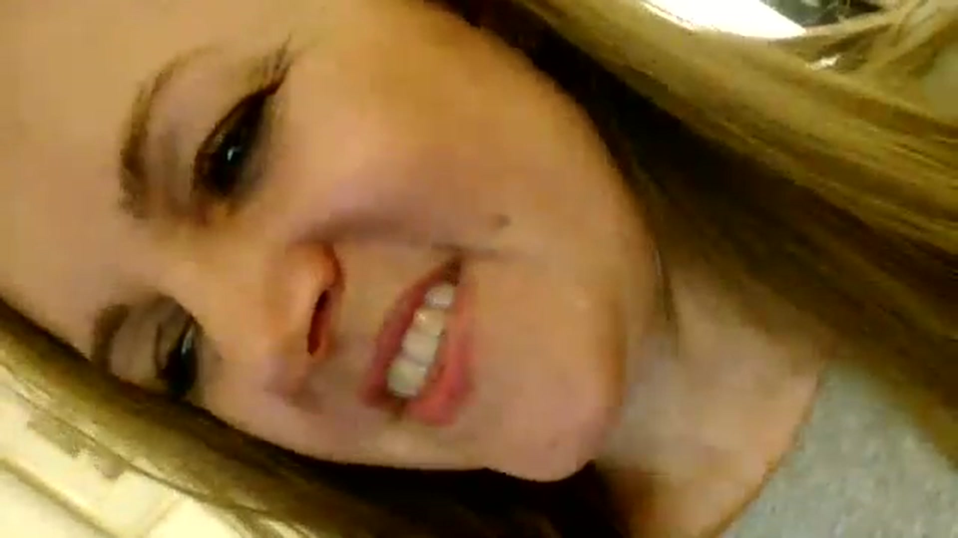 Gallery image thumbnail from JustLily's myfreecams stream on, 04/29/2026, 21:15 image 8 of 20