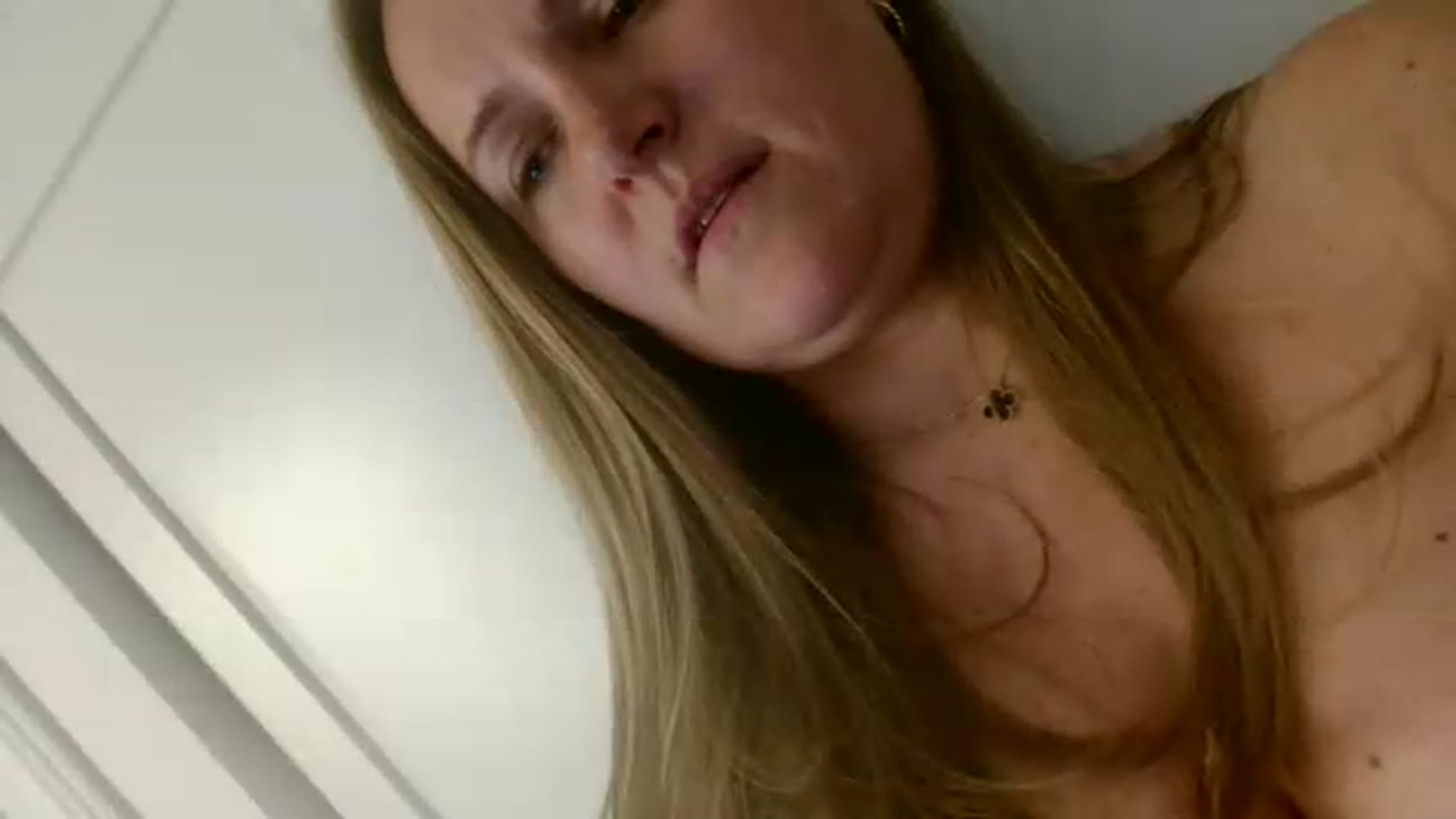 Gallery image thumbnail from JustLily's myfreecams stream on, 06/01/2026, 15:29 image 12 of 20