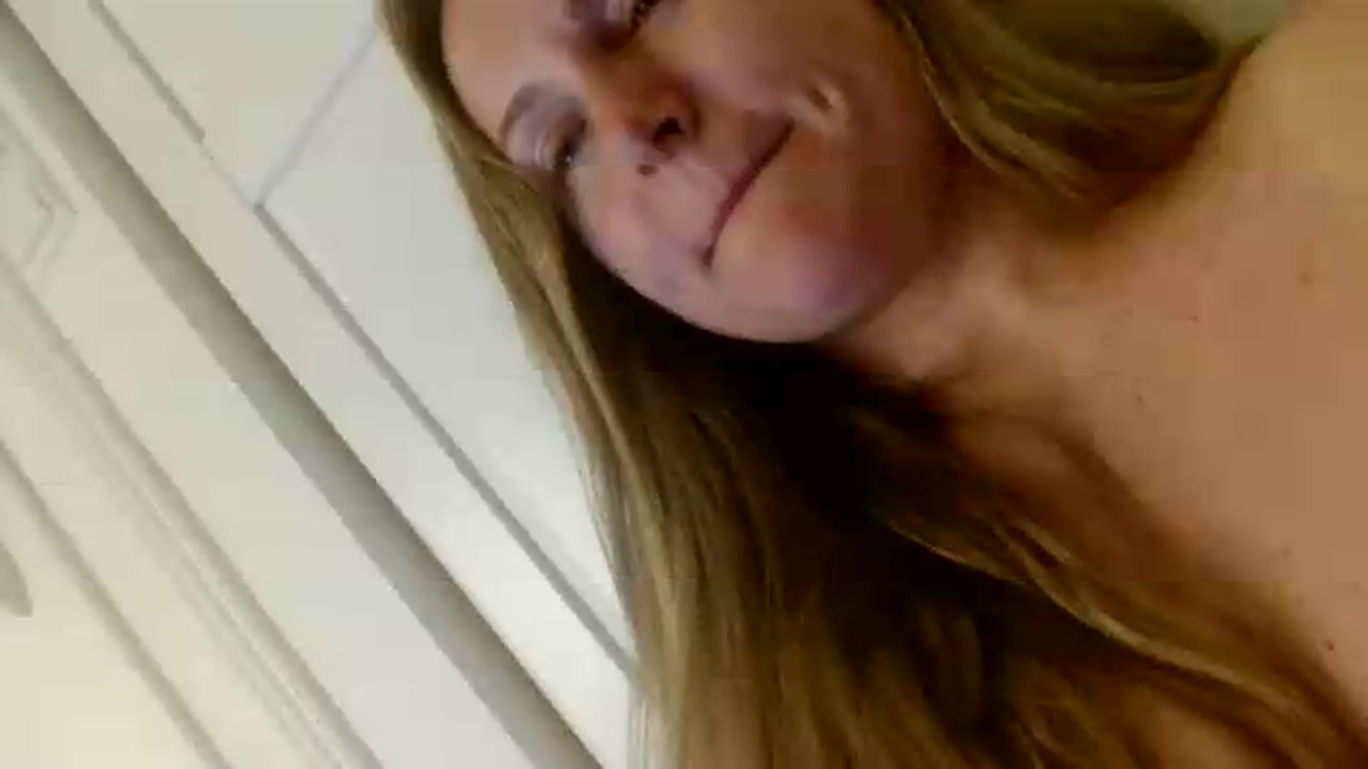 Gallery image thumbnail from JustLily's myfreecams stream on, 06/12/2026, 23:49 image 4 of 20