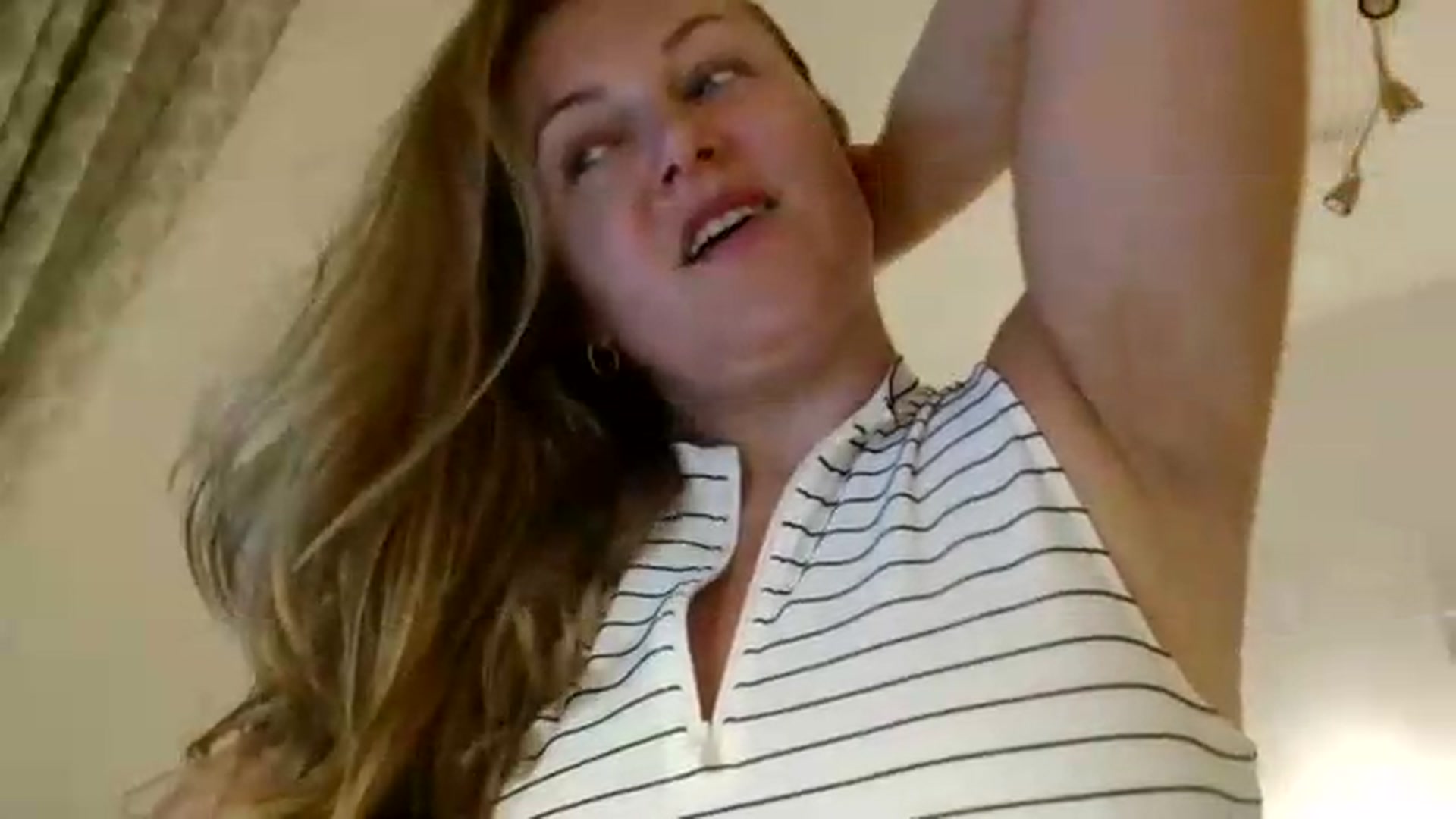 Gallery image thumbnail from JustLily's myfreecams stream on, 08/04/2026, 22:30 image 14 of 20