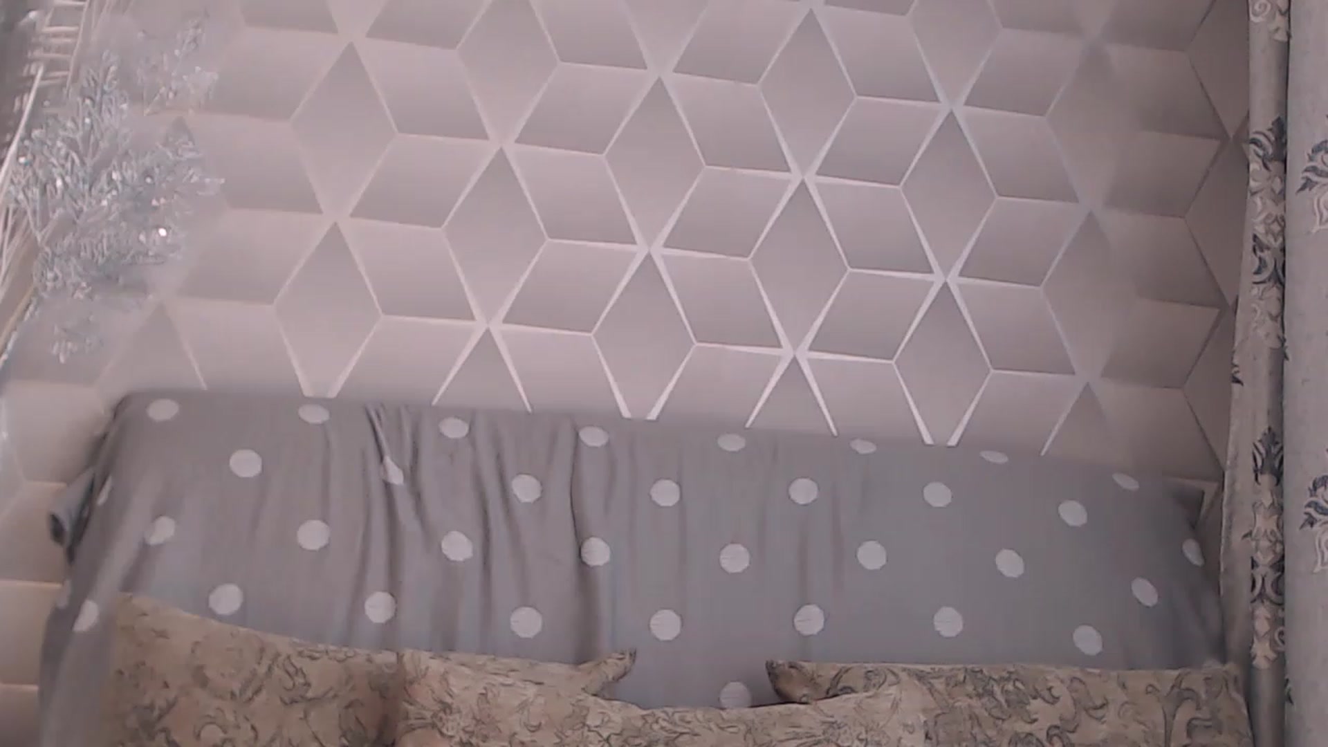 Gallery image thumbnail from JustMaxim's myfreecams stream on, 12/11/2022, 08:54 image 15 of 20