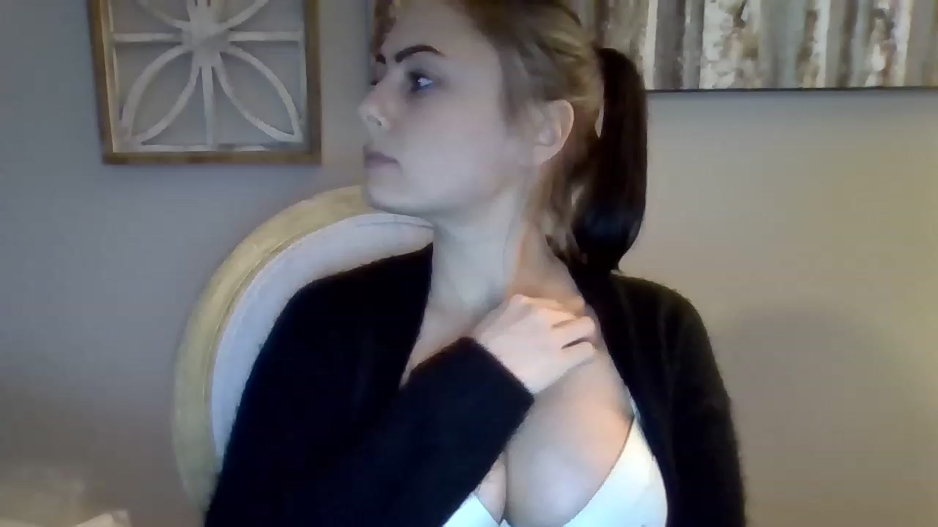 Gallery image thumbnail from JustMeKC's myfreecams stream on, 12/07/2022, 20:52 image 17 of 20