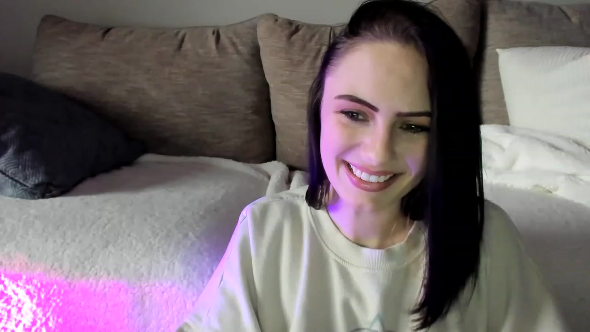 Gallery image thumbnail from JustMeKC's myfreecams stream on, 02/27/2023, 19:10 image 13 of 20