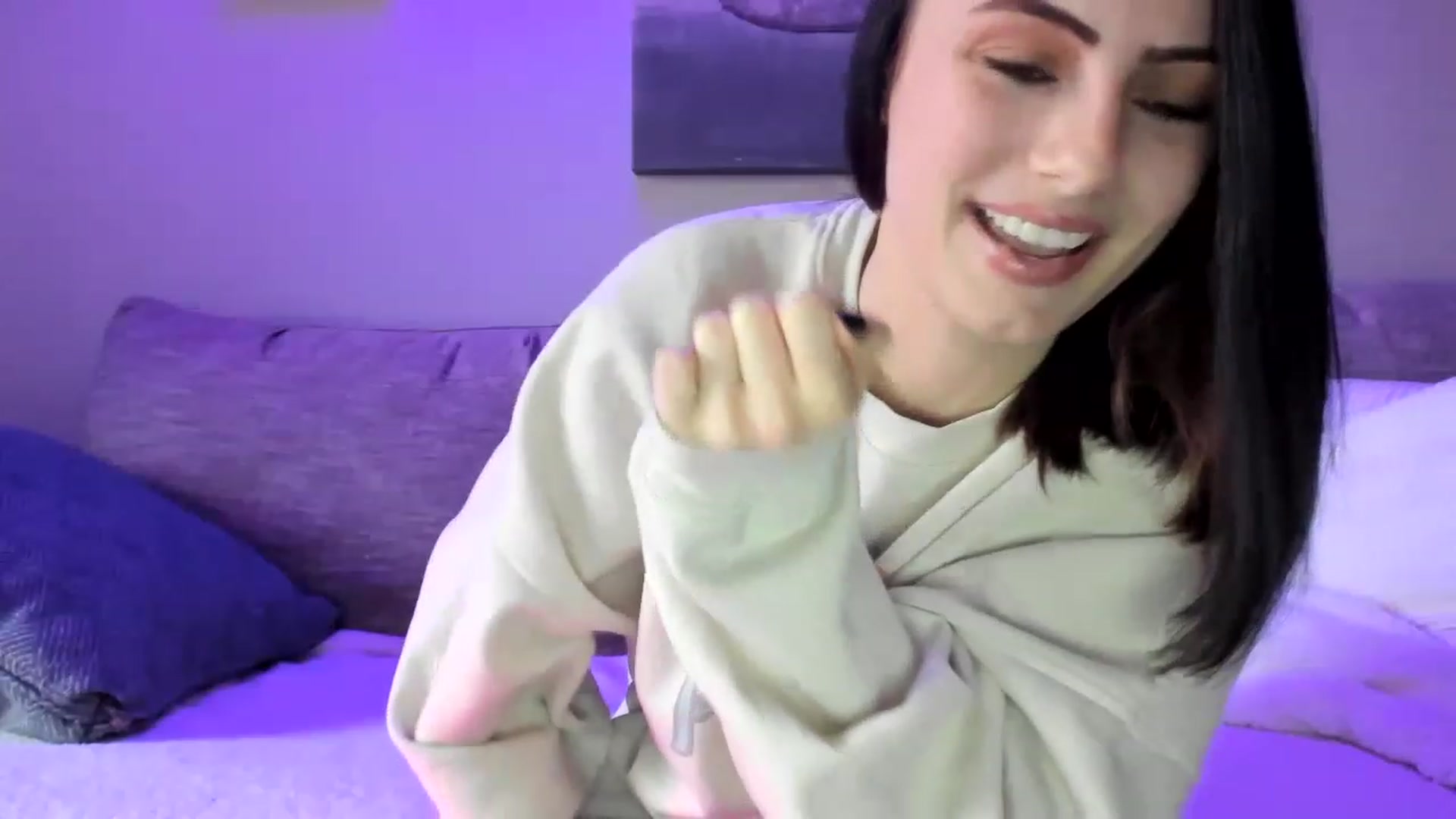 Gallery image thumbnail from JustMeKC's myfreecams stream on, 02/27/2023, 20:25 image 19 of 20