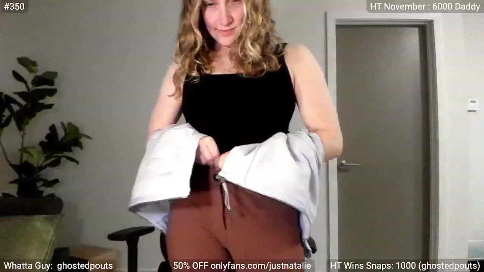 Gallery image thumbnail from JustNatalie's myfreecams stream on, 11/20/2022, 01:00 image 3 of 20