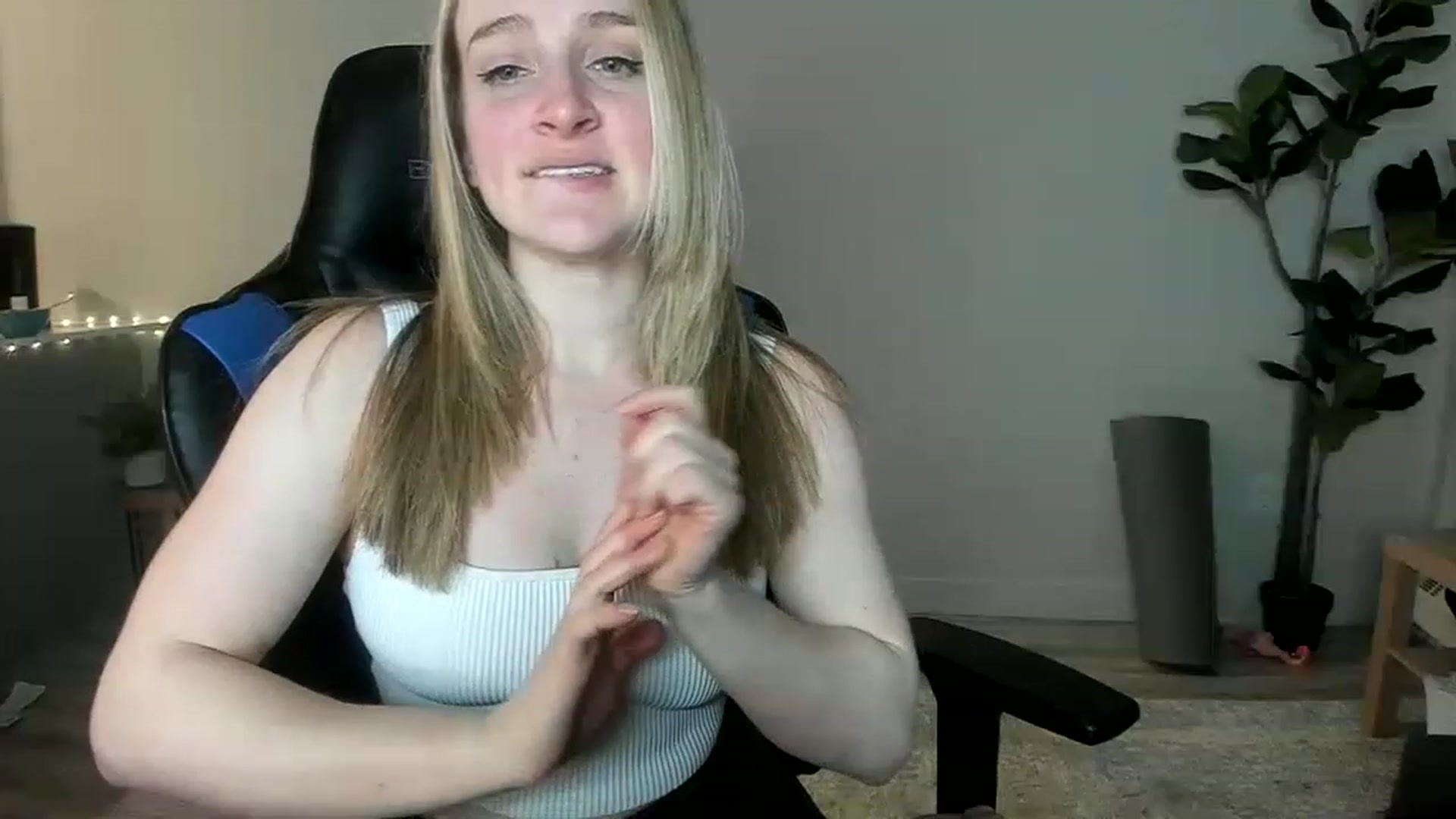 Gallery image thumbnail from JustNatalie's myfreecams stream on, 02/01/2023, 01:19 image 12 of 20