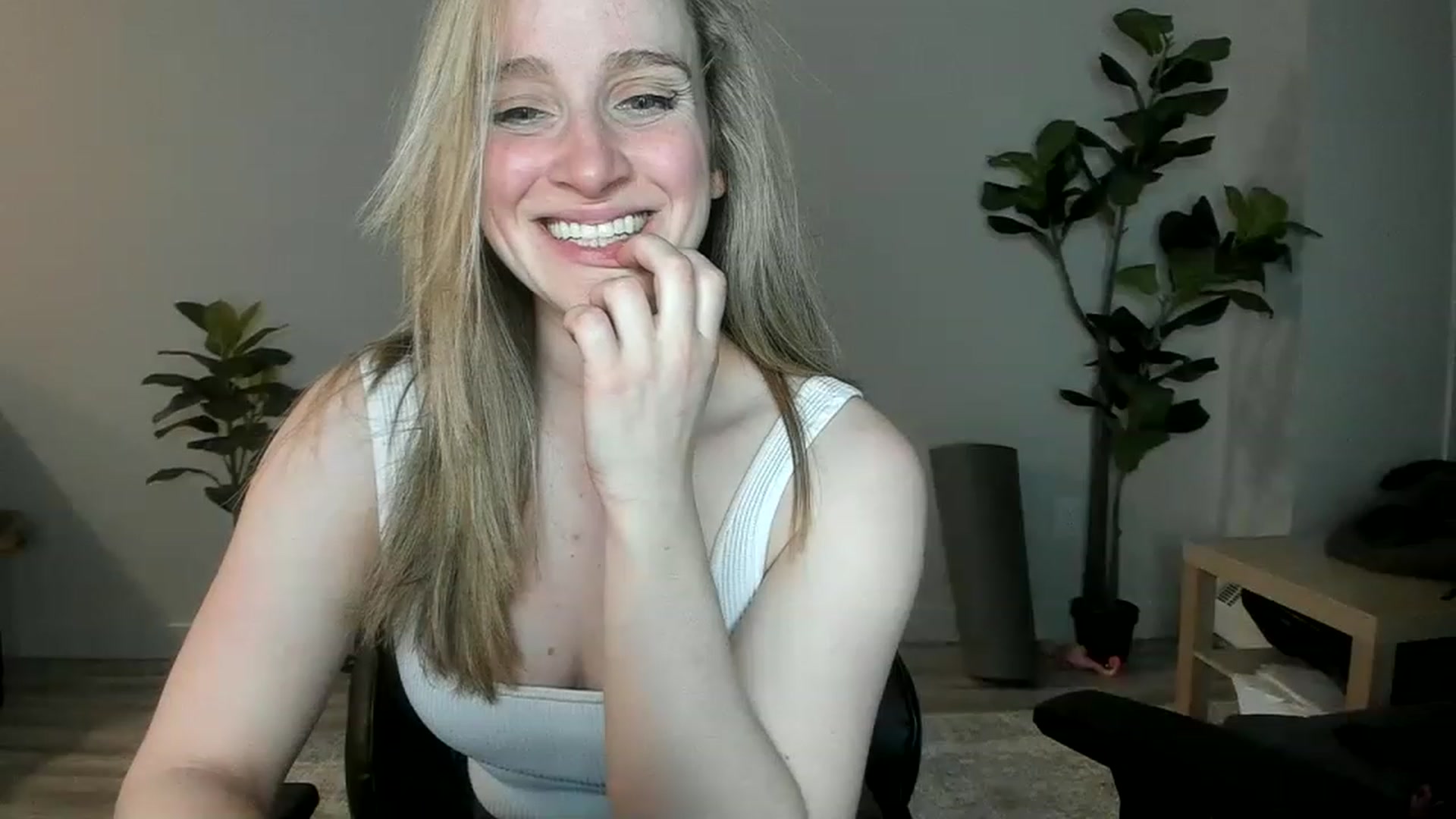 Gallery image thumbnail from JustNatalie's myfreecams stream on, 02/01/2023, 01:19 image 16 of 20