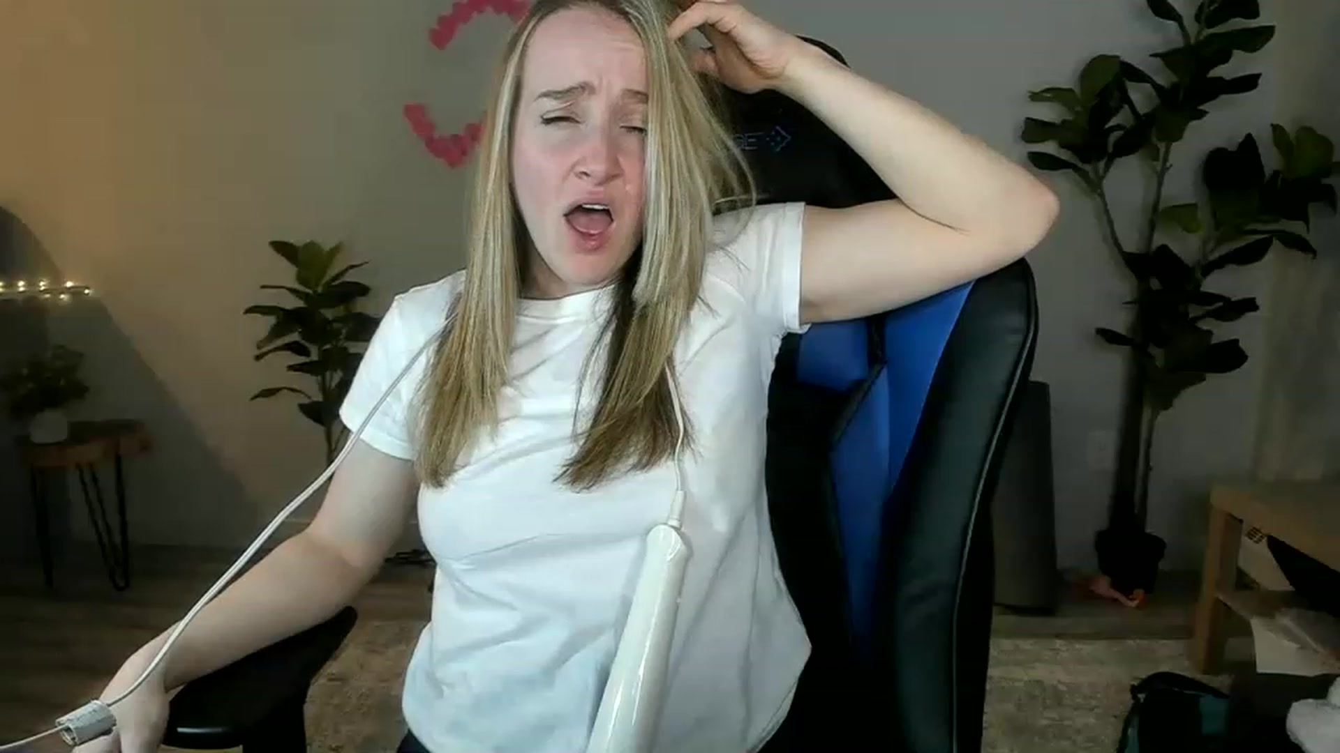 Gallery image thumbnail from JustNatalie's myfreecams stream on, 02/03/2023, 01:27 image 19 of 20