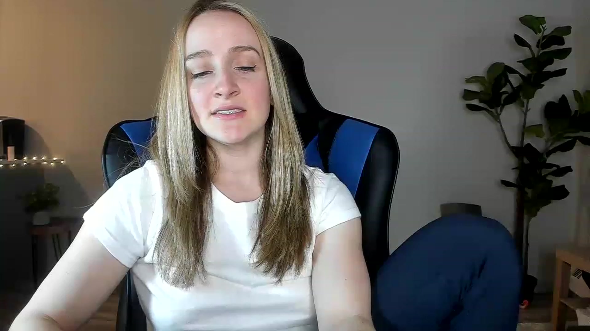 Gallery image thumbnail from JustNatalie's myfreecams stream on, 02/03/2023, 01:27 image 14 of 20
